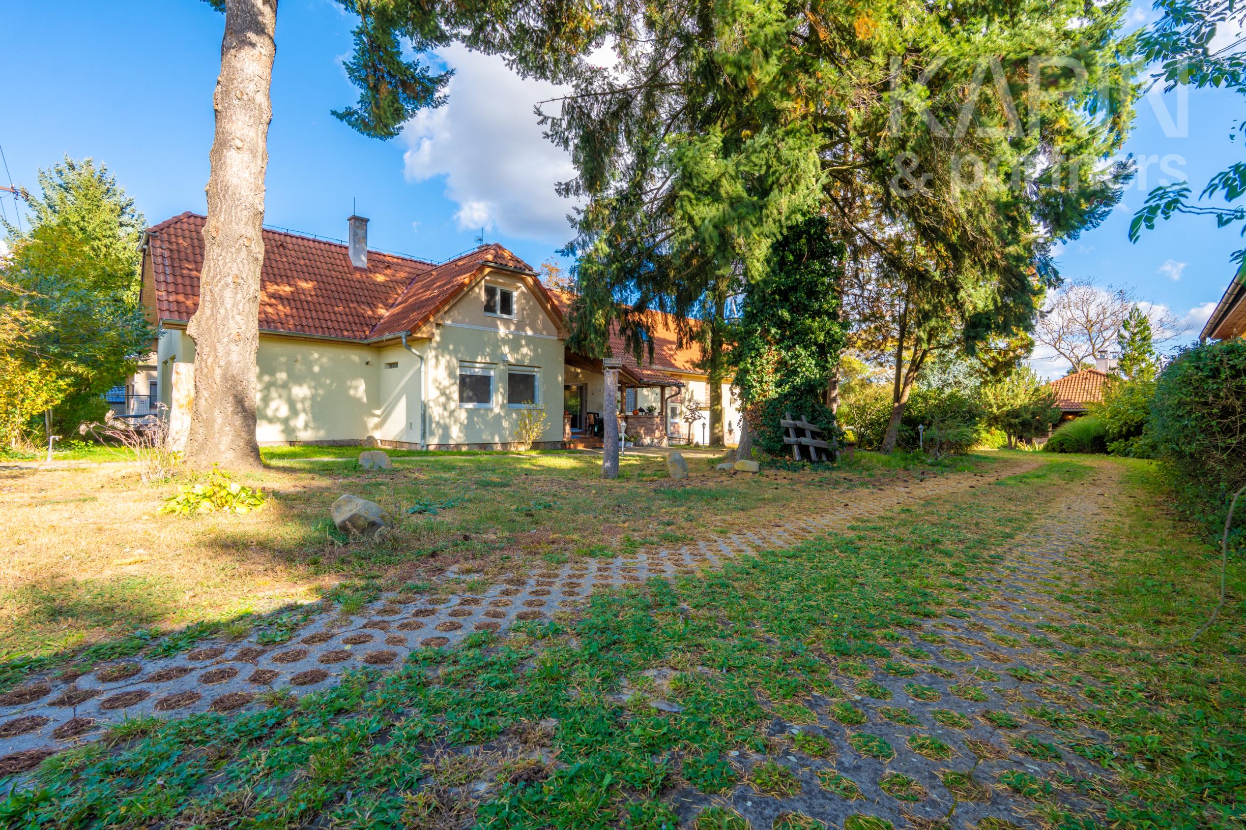 Hacienda 30 min. od mesta Nitra – rodinný dom v obci Jesenské