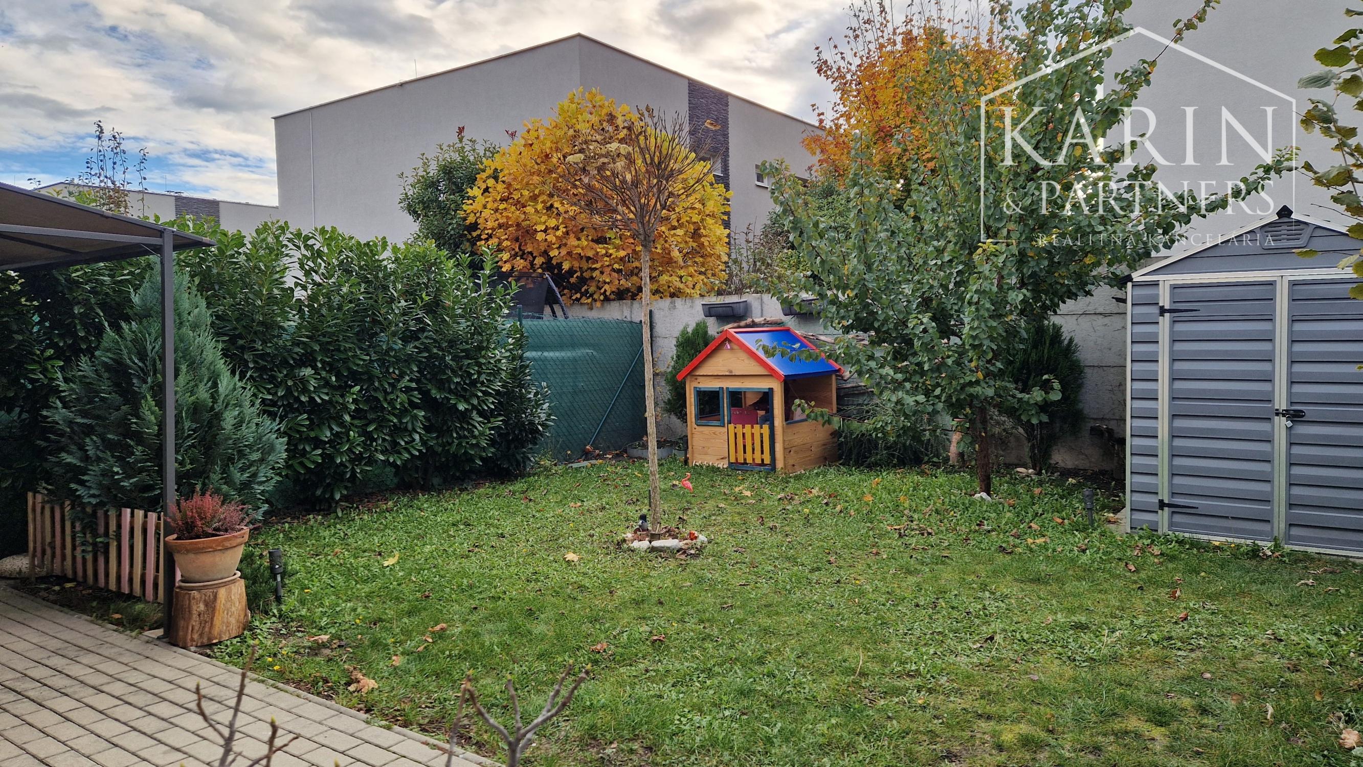 4 izbový RD 100m2 so záhradou 144m2, solárne panely, 2x parking, pokojná časť Rovinky