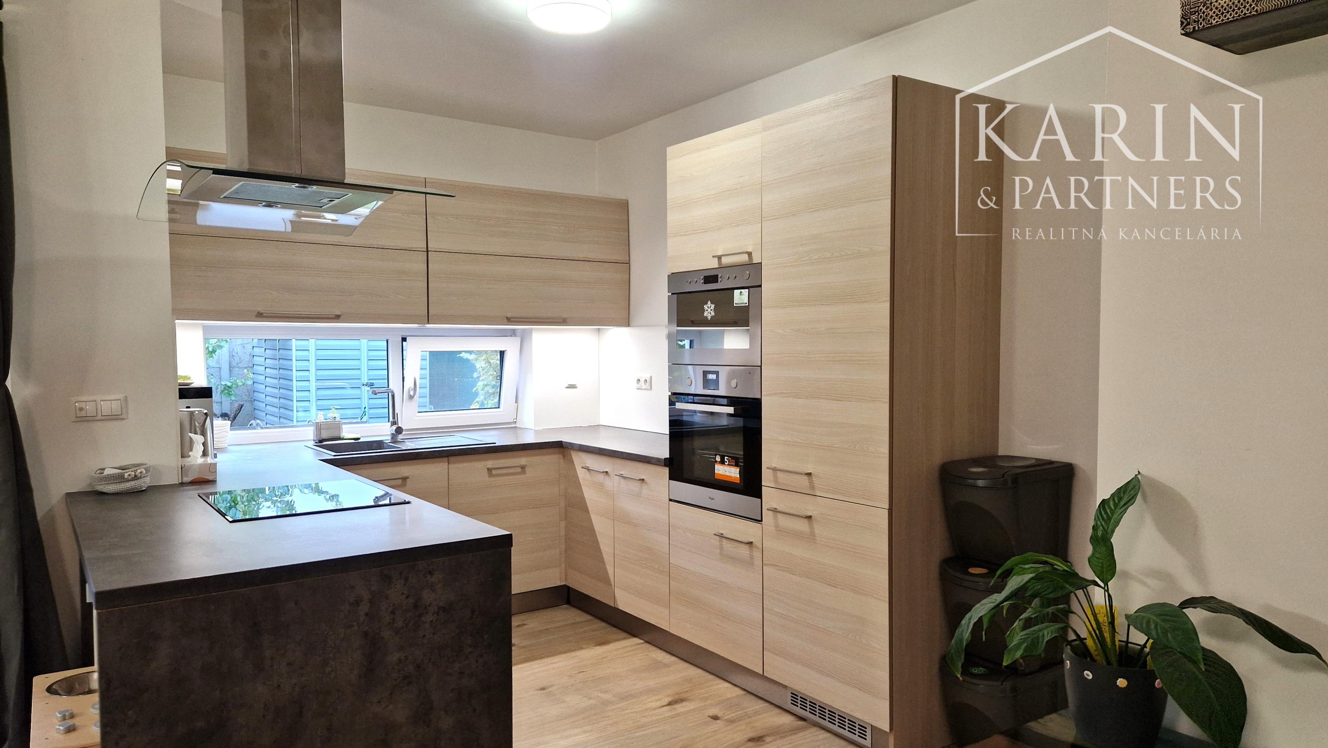 4 izbový RD 100m2 so záhradou 144m2, solárne panely, 2x parking, pokojná časť Rovinky