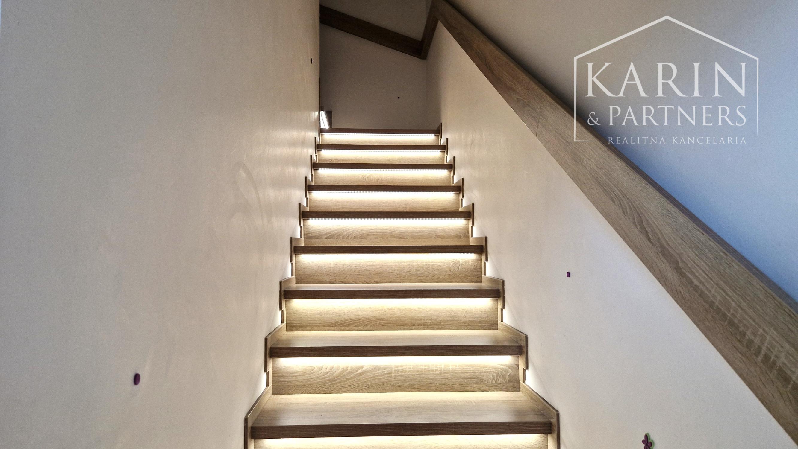 4 izbový RD 100m2 so záhradou 144m2, solárne panely, 2x parking, pokojná časť Rovinky