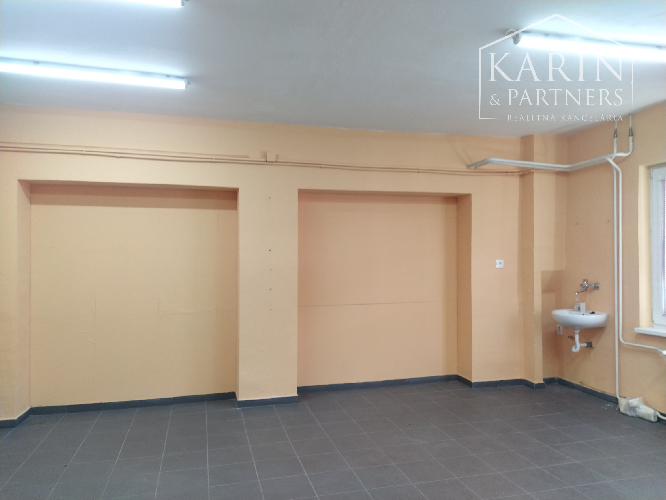 Prenájom viacúčelová miestnosť s umývadlom 28 m2, Vajnorská ul., BA III., časť Jurajov dvor.