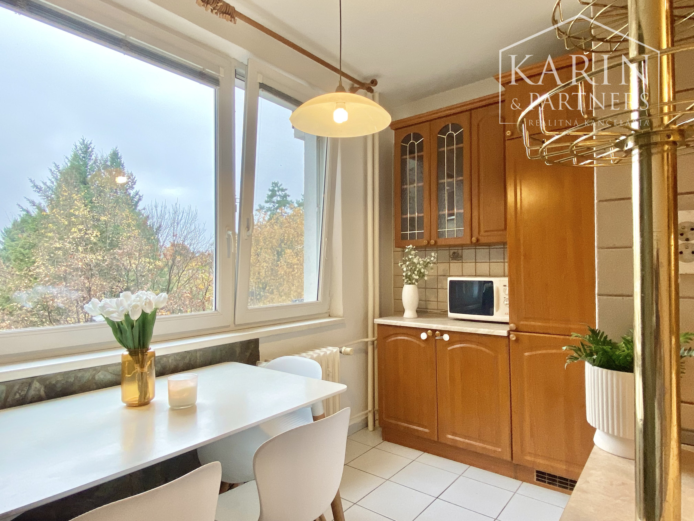 Prenájom Príjemný 3-izbový byt s balkónom a home office priestorom-Nitra Chrenová