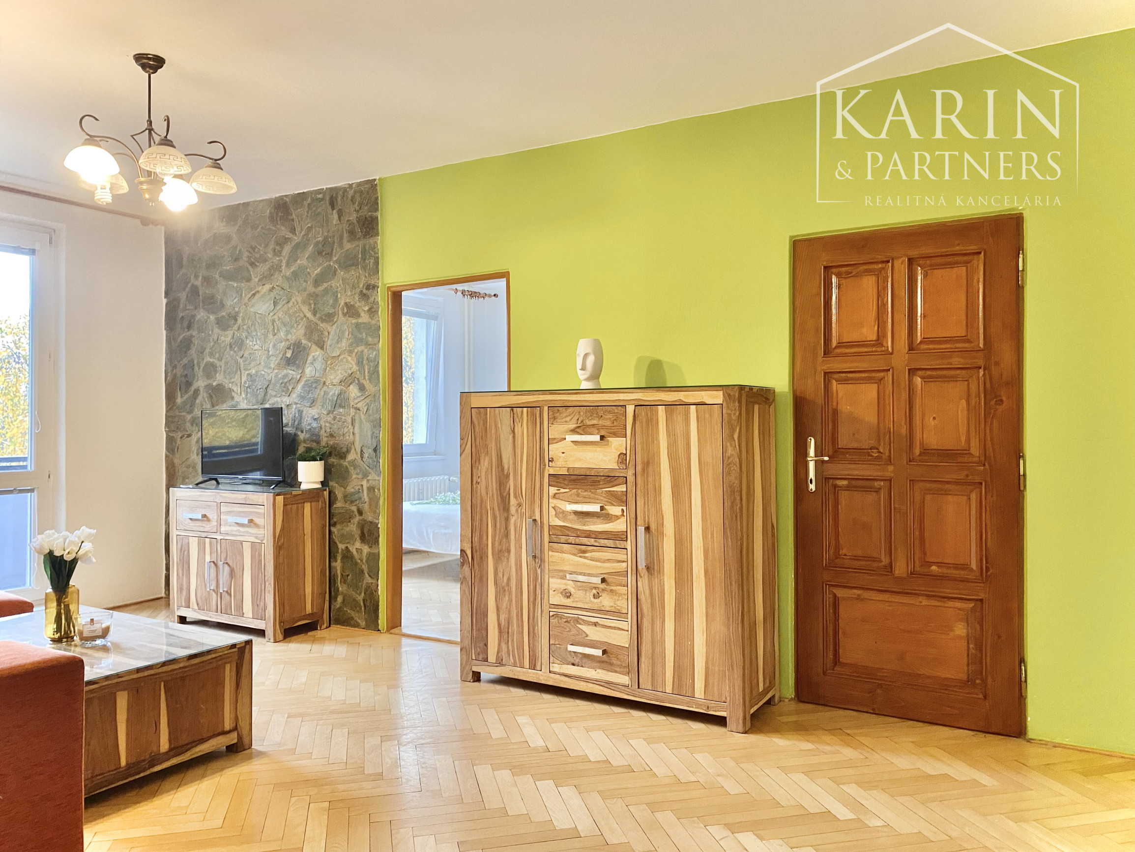 Prenájom Príjemný 3-izbový byt s balkónom a home office priestorom-Nitra Chrenová