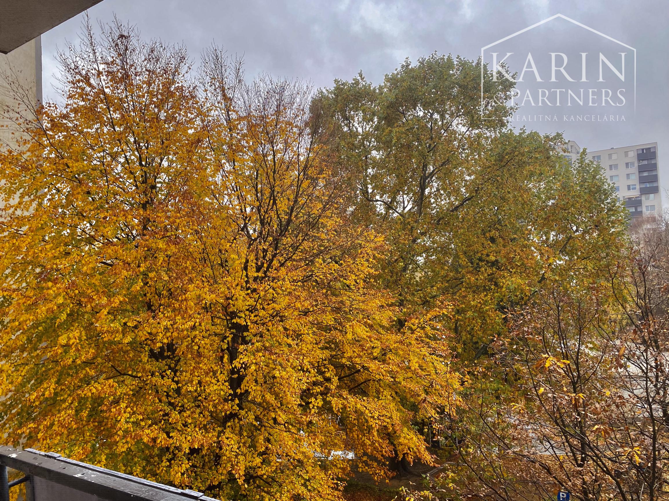 Prenájom Príjemný 3-izbový byt s balkónom a home office priestorom-Nitra Chrenová