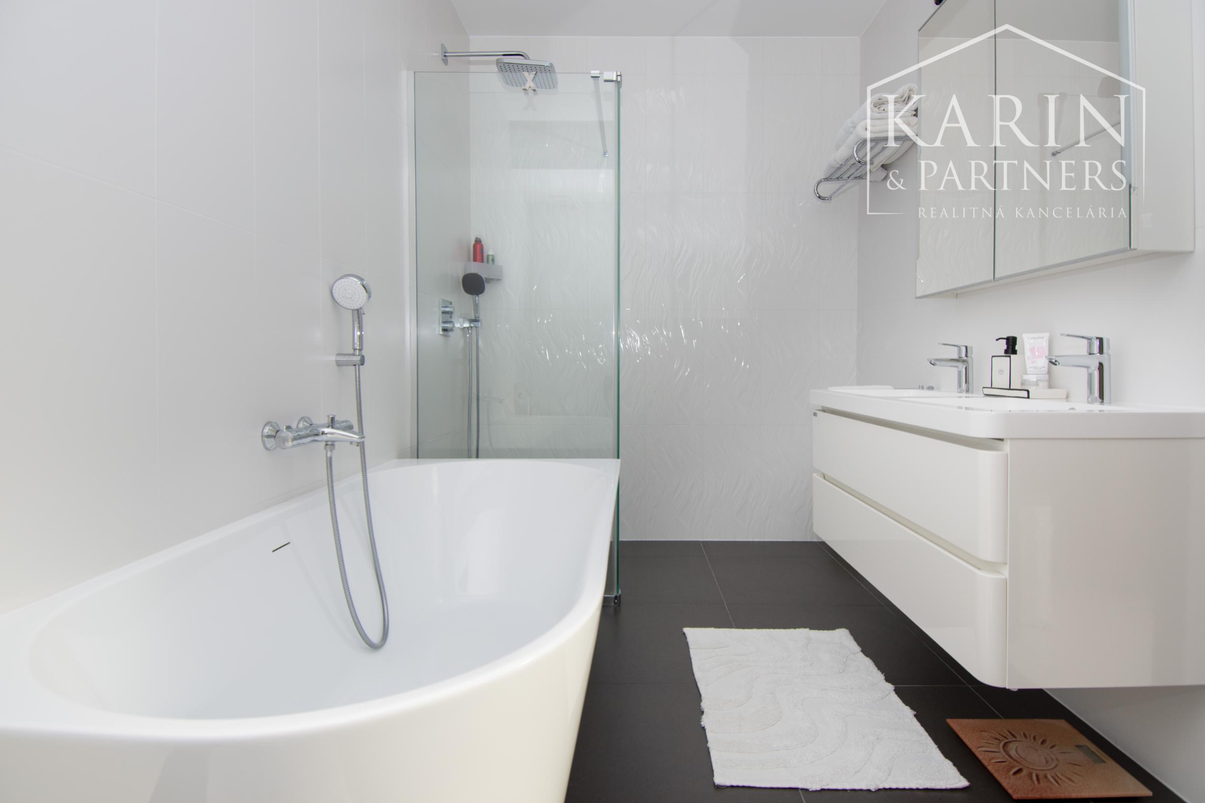 Nadštandardný 4 izbový rodinný dom s veľkou záhradou a komfortným vybavením, Šamorín