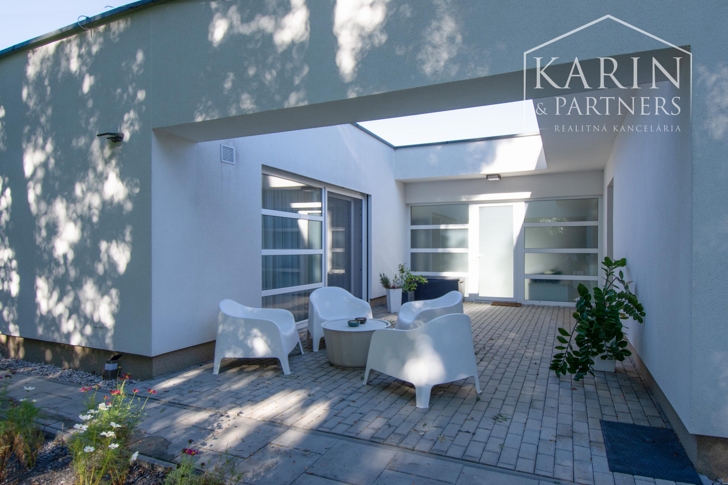 Nadštandardný 4 izbový rodinný dom s veľkou záhradou a komfortným vybavením, Šamorín