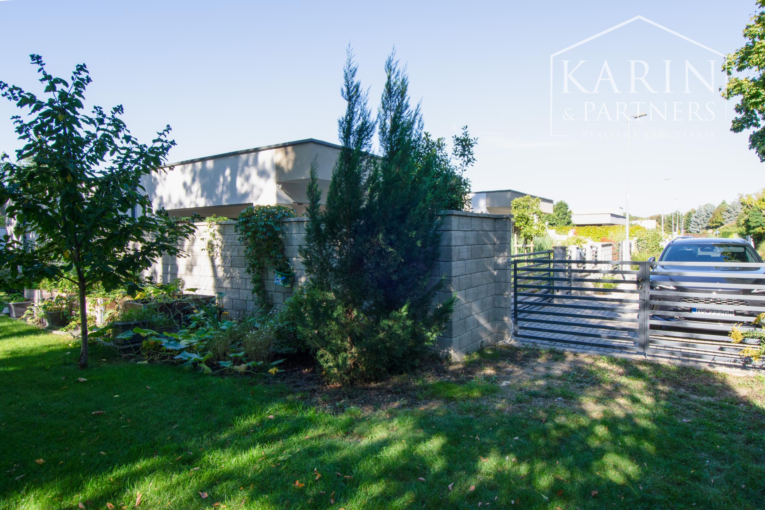 Nadštandardný 4 izbový rodinný dom s veľkou záhradou a komfortným vybavením, Šamorín