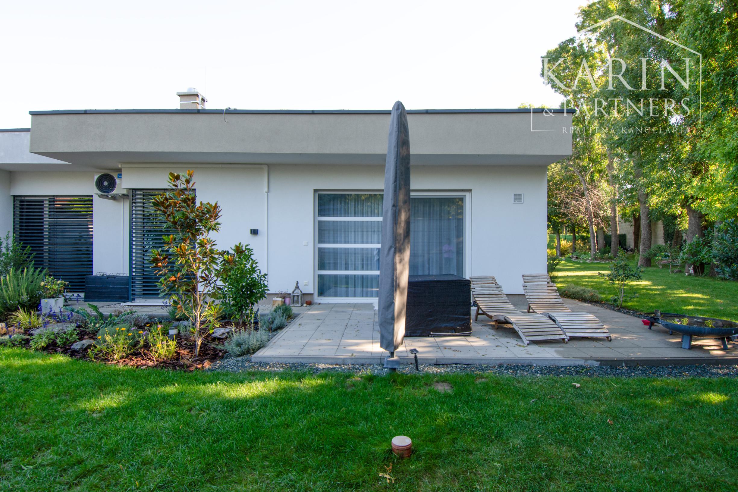 Nadštandardný 4 izbový rodinný dom s veľkou záhradou a komfortným vybavením, Šamorín