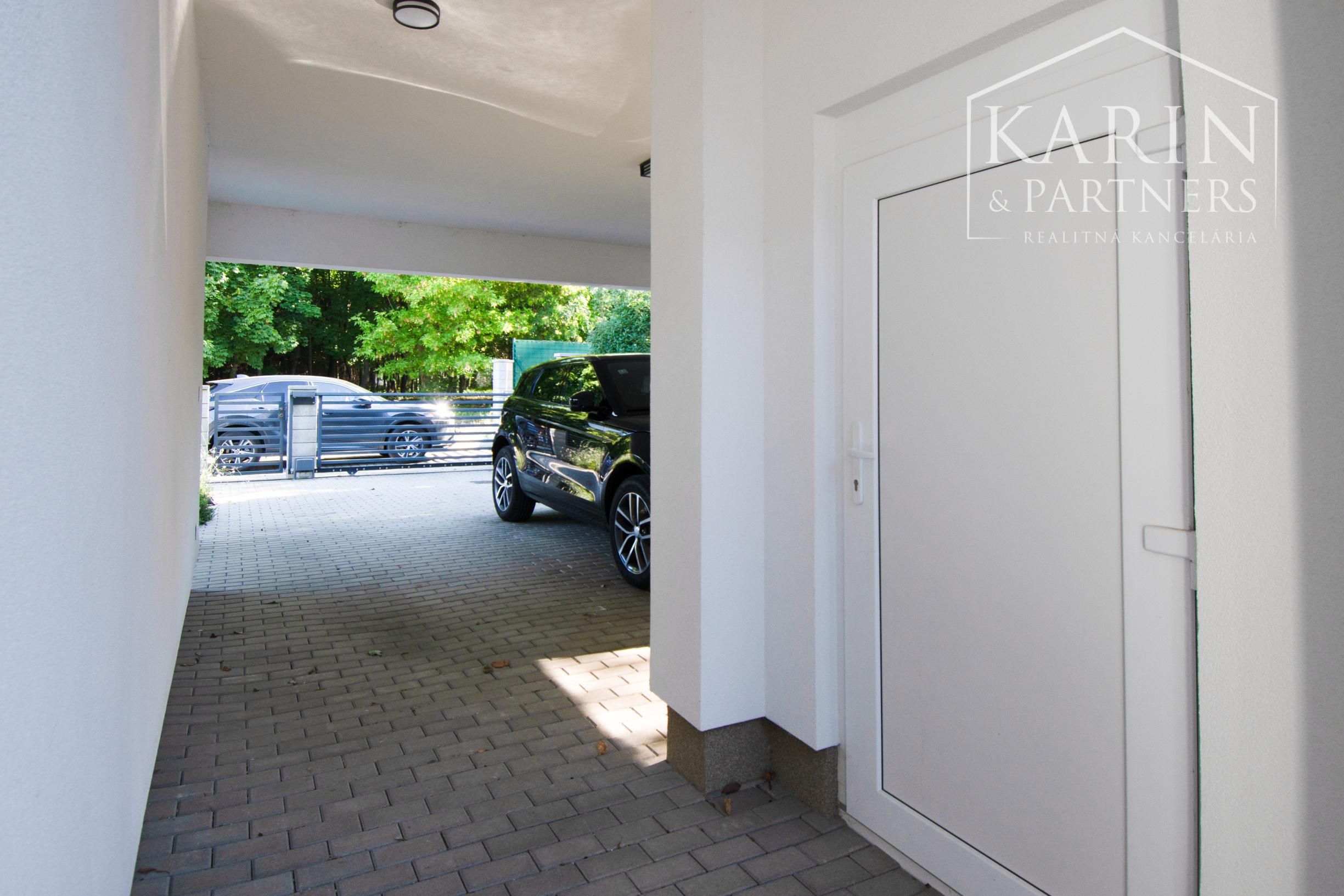 Nadštandardný 4 izbový rodinný dom s veľkou záhradou a komfortným vybavením, Šamorín