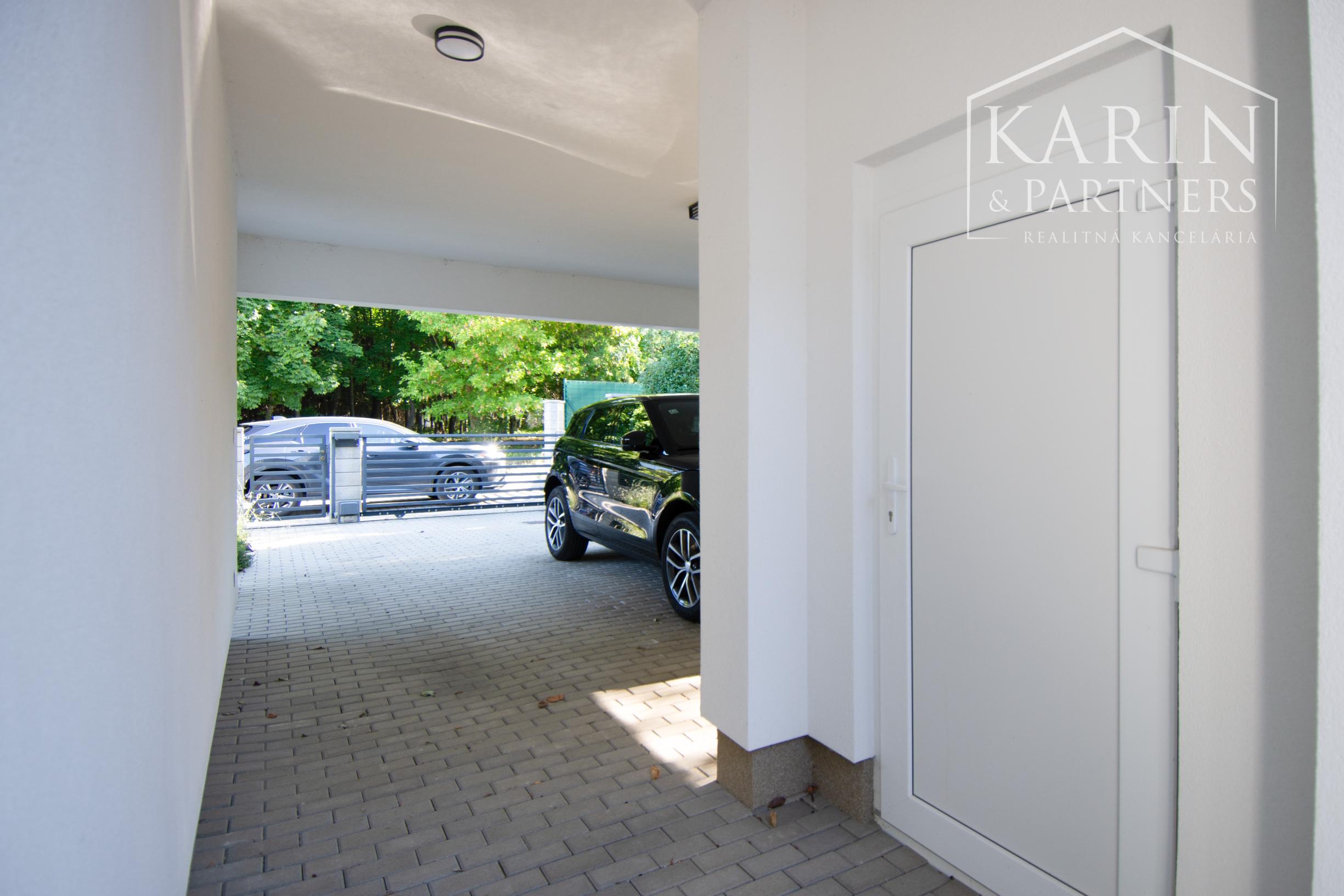 Nadštandardný 4 izbový rodinný dom s veľkou záhradou a komfortným vybavením, Šamorín