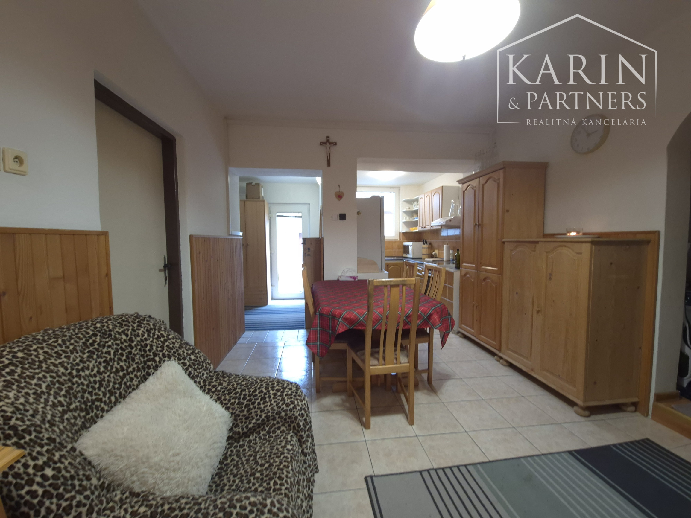 KOMPLETNE ZARIADENÝ 4I RODINNÝ DOM PO REKONŠTRUKCII