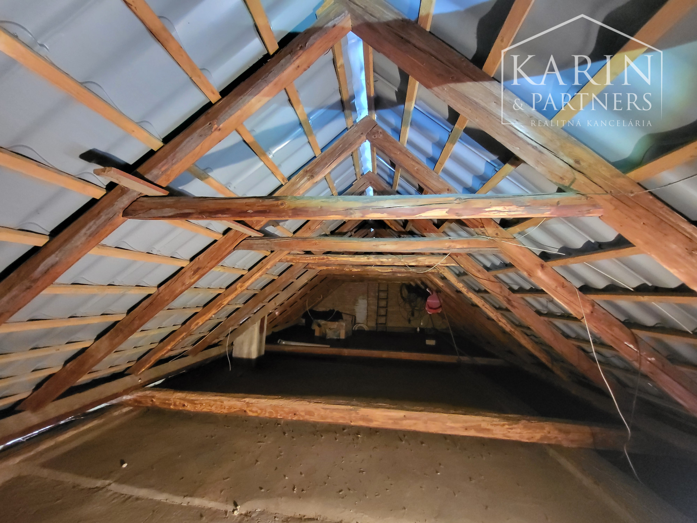 KOMPLETNE ZARIADENÝ 4I RODINNÝ DOM PO REKONŠTRUKCII