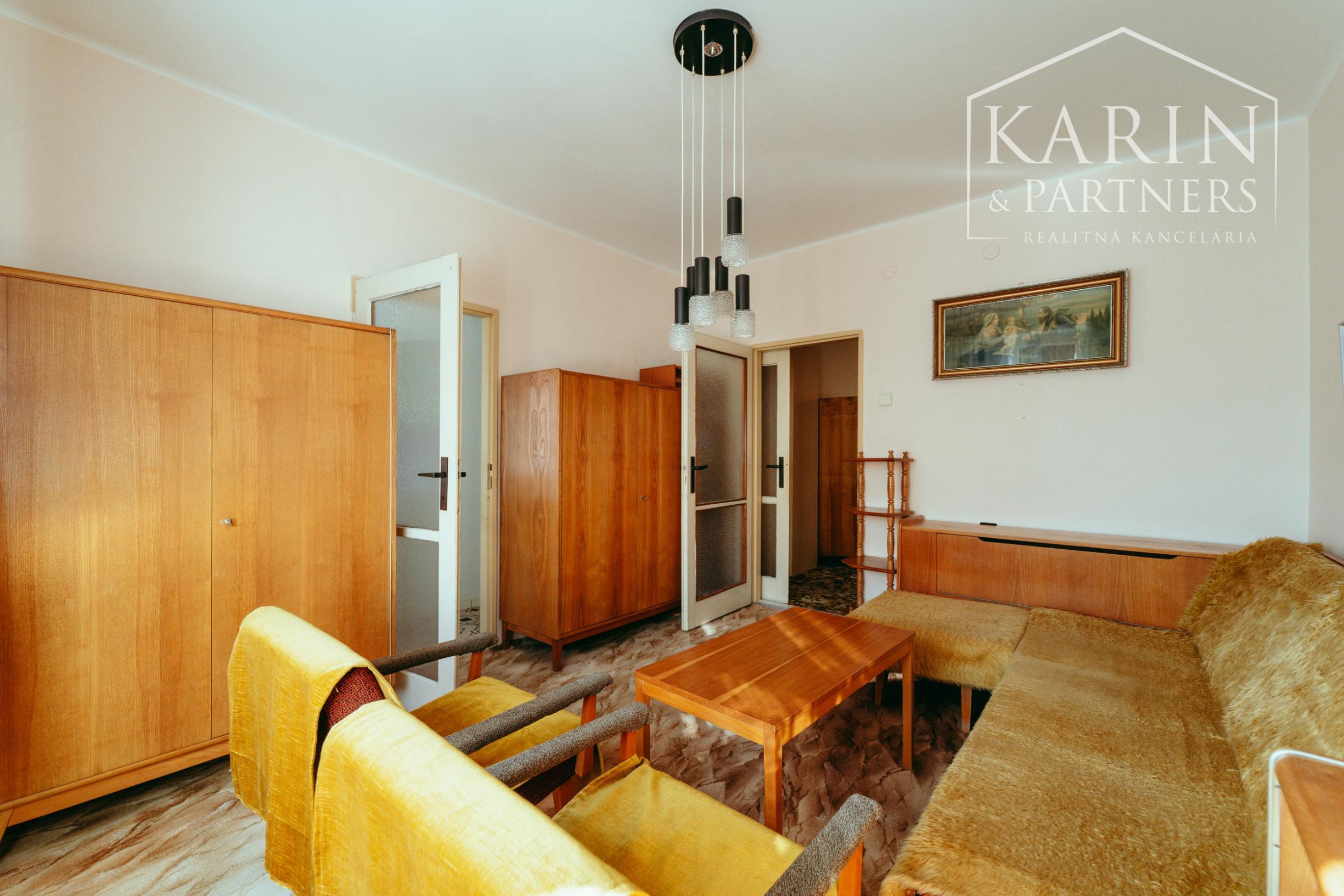 PRIESTRANNÝ 2i BYT S LOGGIOU A DVOMA PIVNICAMI