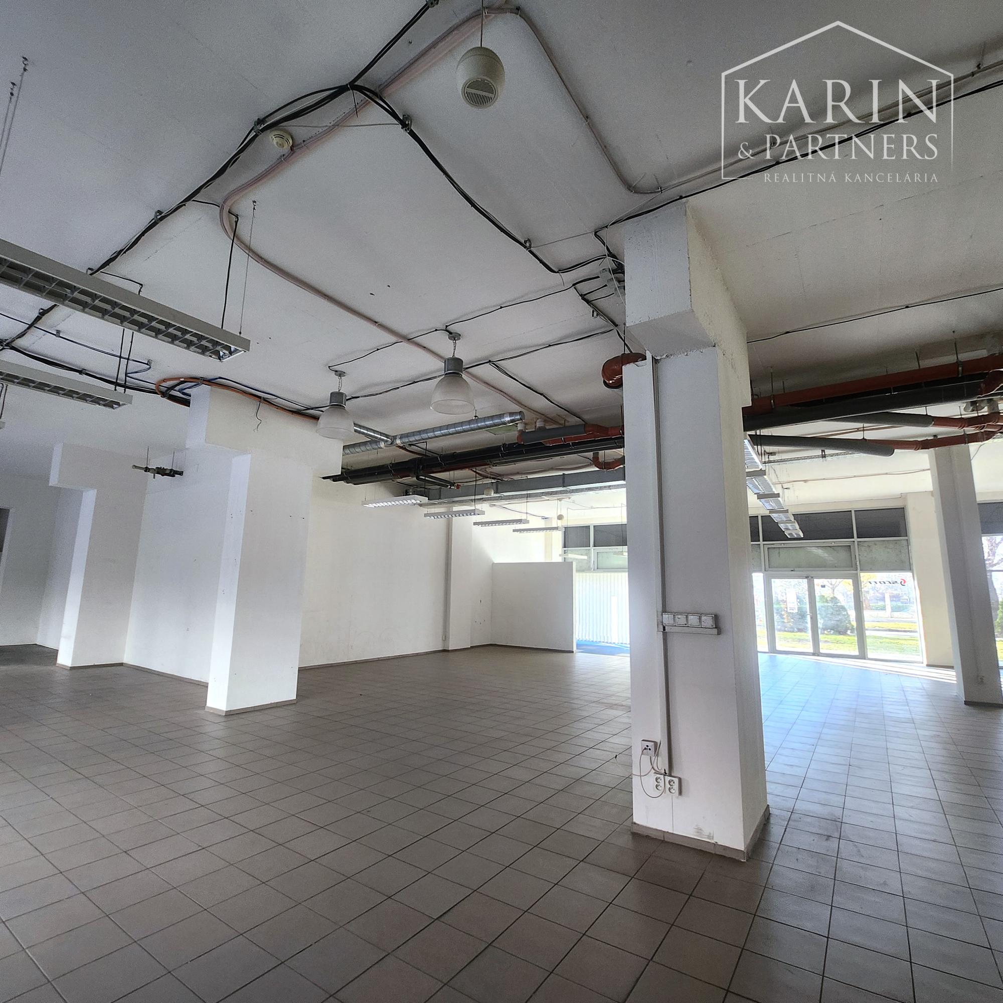 PRENÁJOM-Obchodné priestory 335 m2 s výkladmi do ulice-Tomášiková ul.