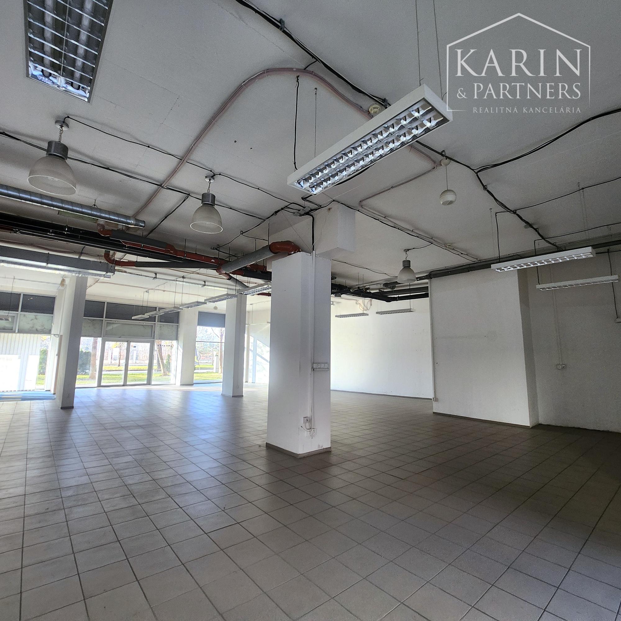 PRENÁJOM-Obchodné priestory 335 m2 s výkladmi do ulice-Tomášiková ul.