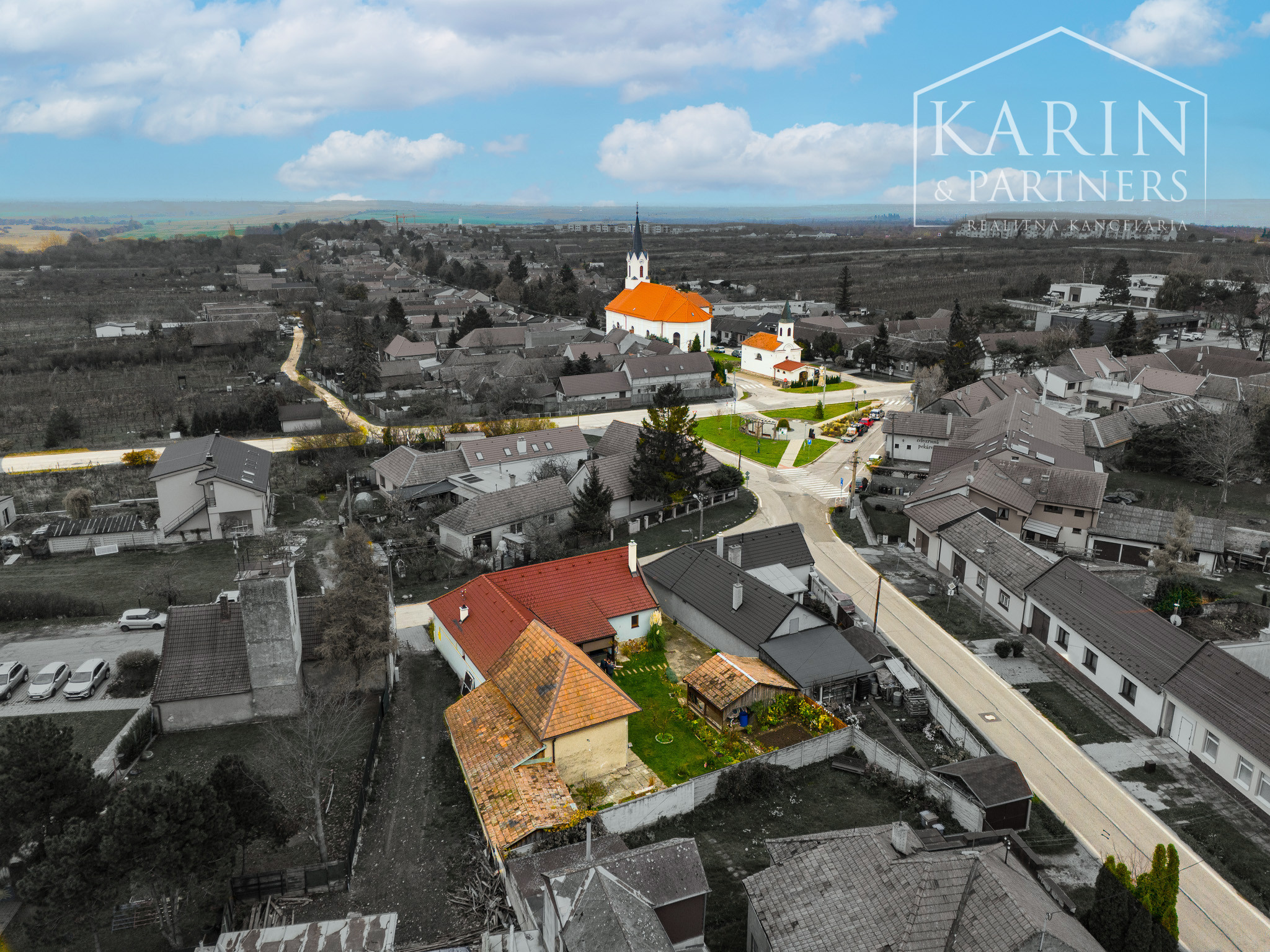 ZREKONŠTRUOVANÝ A ZARIADENÝ RODINNÝ DOM V KRÁĽOVEJ