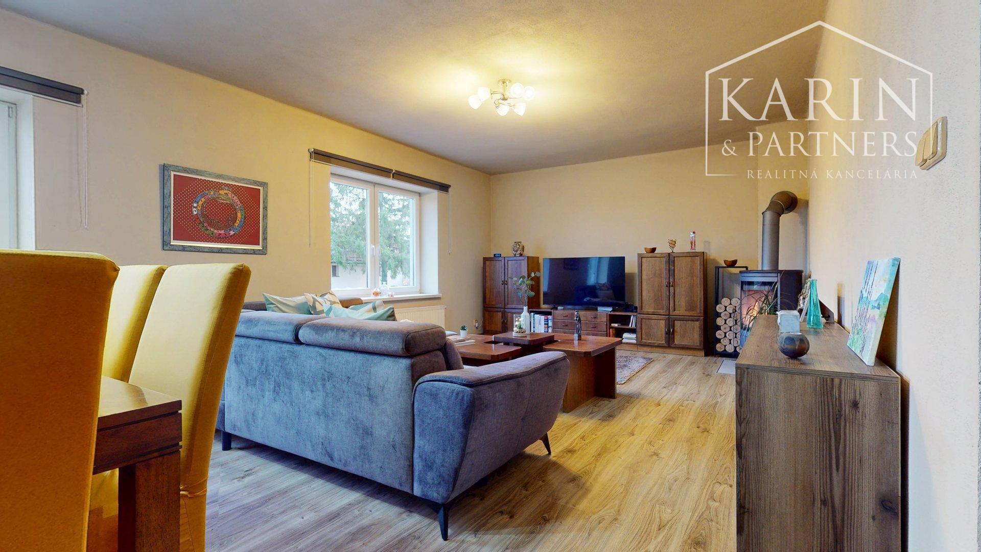 ZREKONŠTRUOVANÝ A ZARIADENÝ RODINNÝ DOM V KRÁĽOVEJ