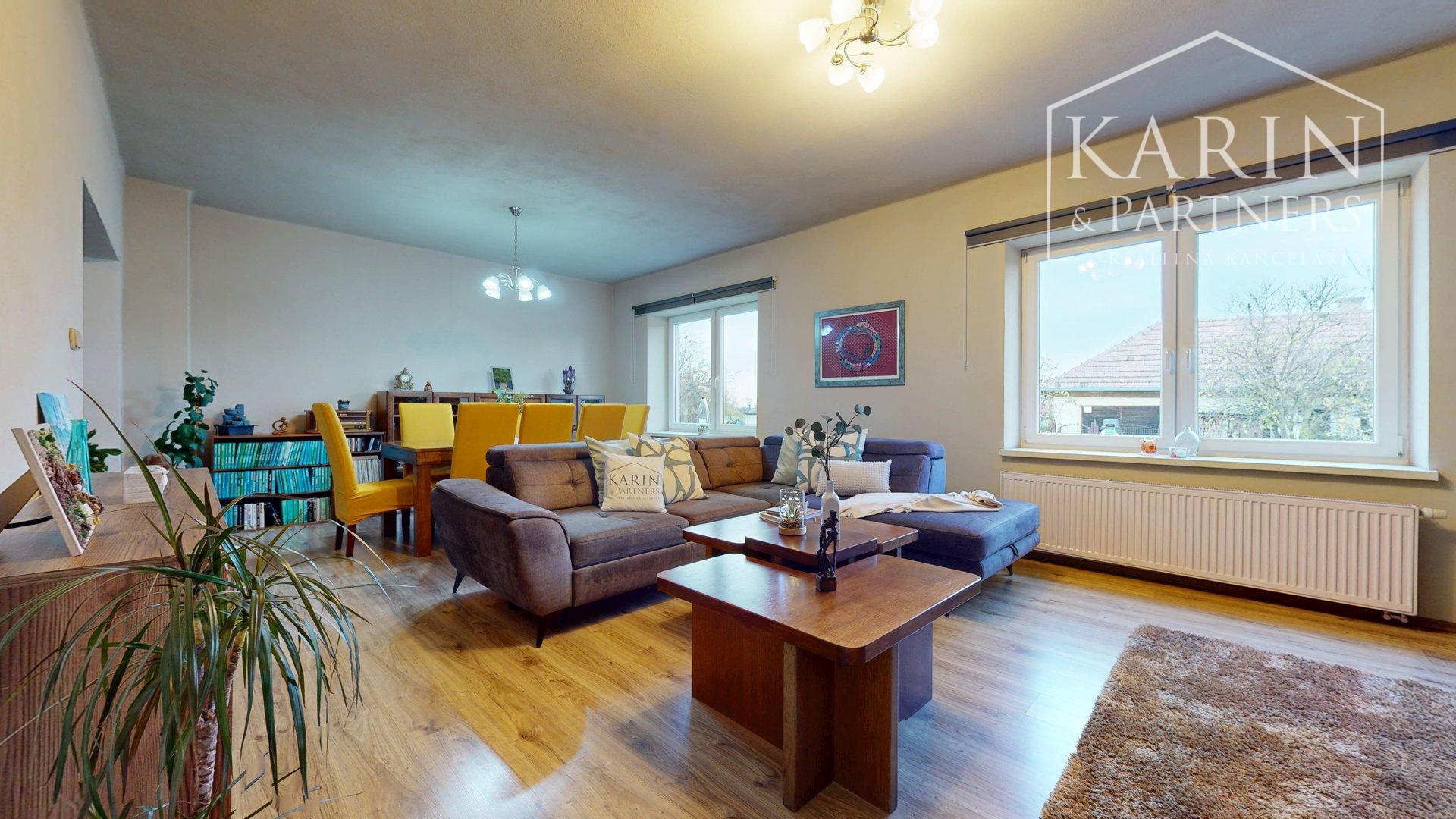 ZREKONŠTRUOVANÝ A ZARIADENÝ RODINNÝ DOM V KRÁĽOVEJ