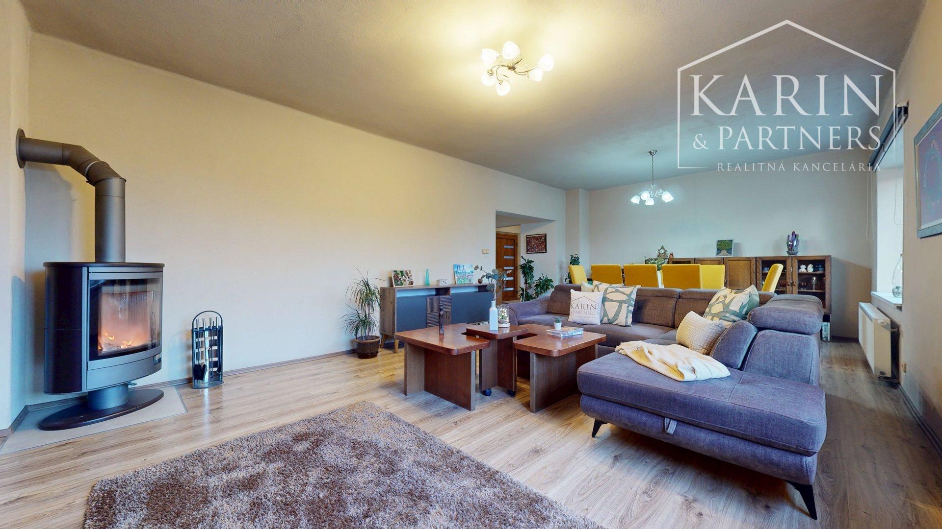 ZREKONŠTRUOVANÝ A ZARIADENÝ RODINNÝ DOM V KRÁĽOVEJ