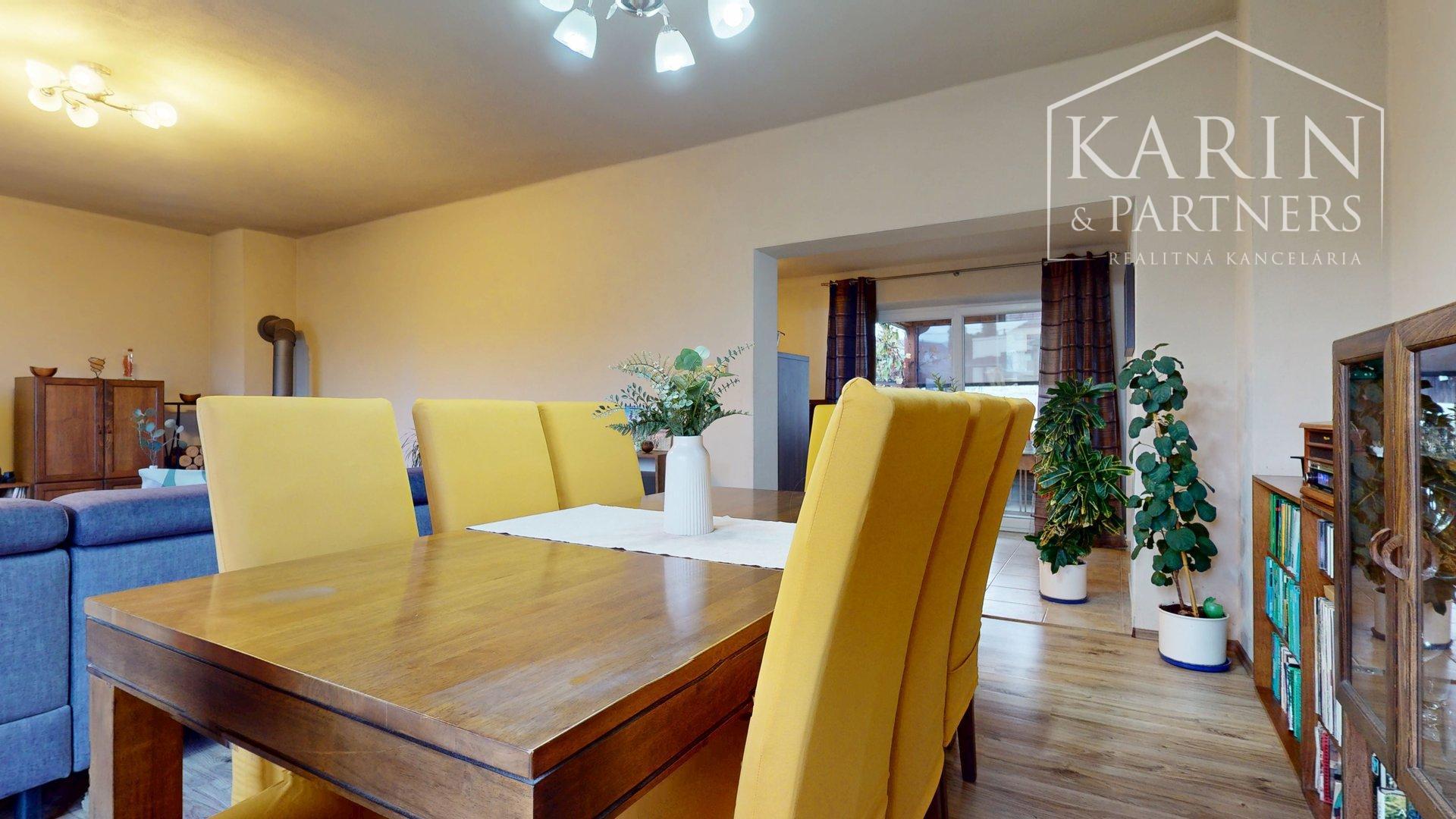 ZREKONŠTRUOVANÝ A ZARIADENÝ RODINNÝ DOM V KRÁĽOVEJ