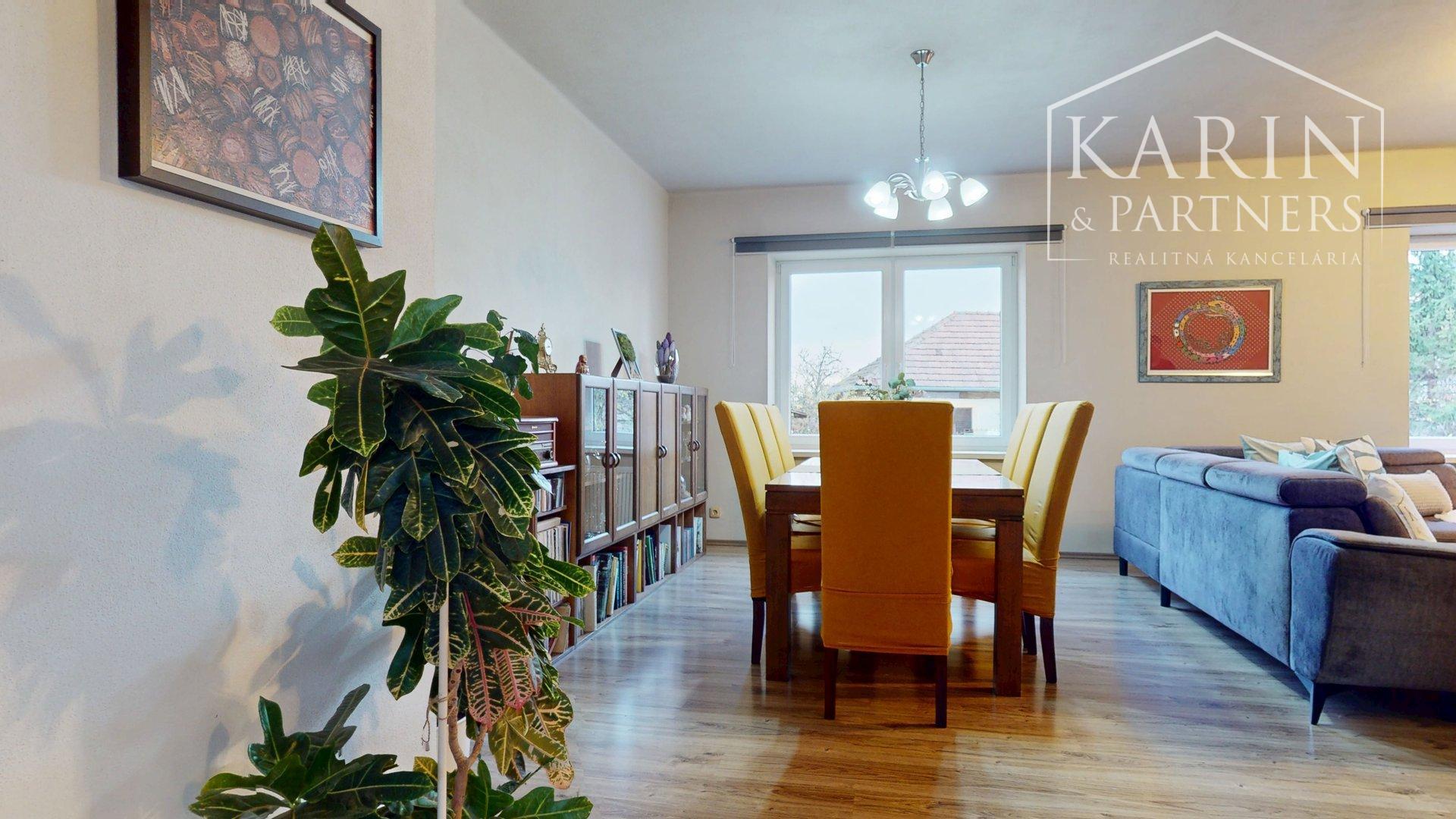 ZREKONŠTRUOVANÝ A ZARIADENÝ RODINNÝ DOM V KRÁĽOVEJ