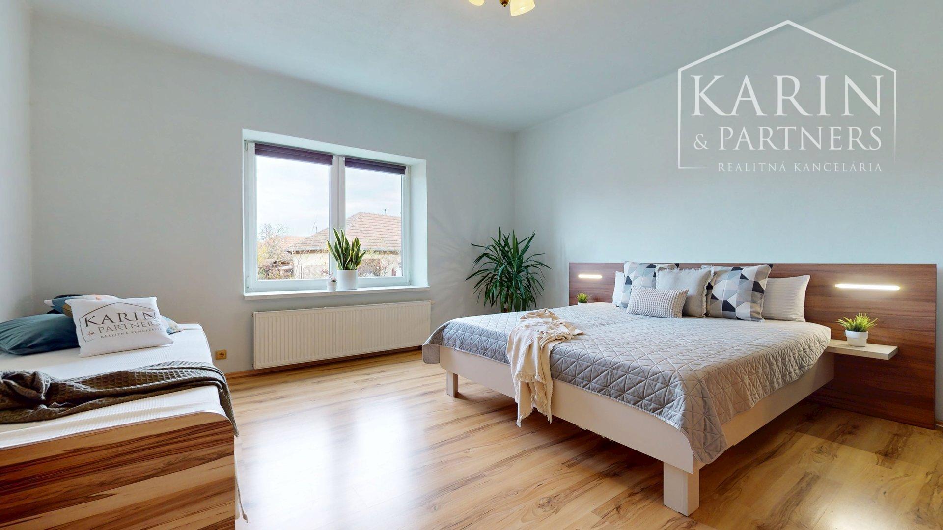 ZREKONŠTRUOVANÝ A ZARIADENÝ RODINNÝ DOM V KRÁĽOVEJ