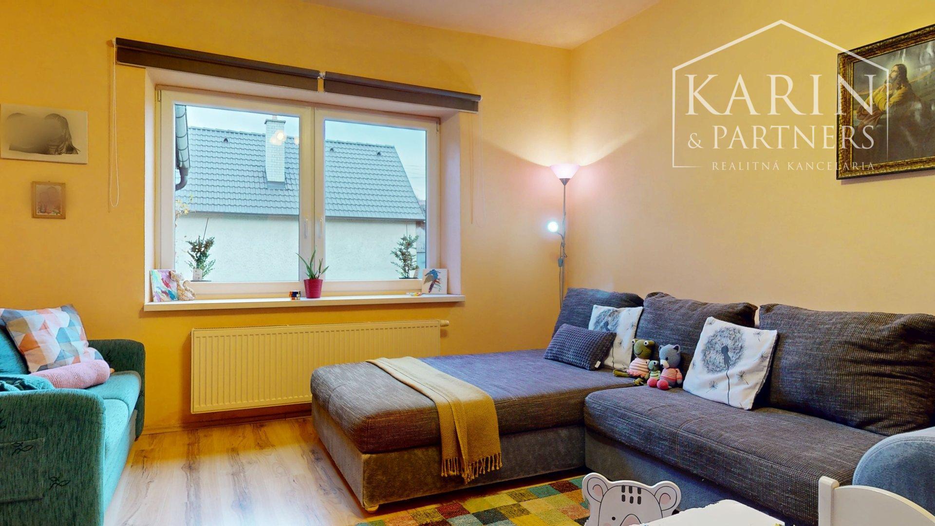 ZREKONŠTRUOVANÝ A ZARIADENÝ RODINNÝ DOM V KRÁĽOVEJ