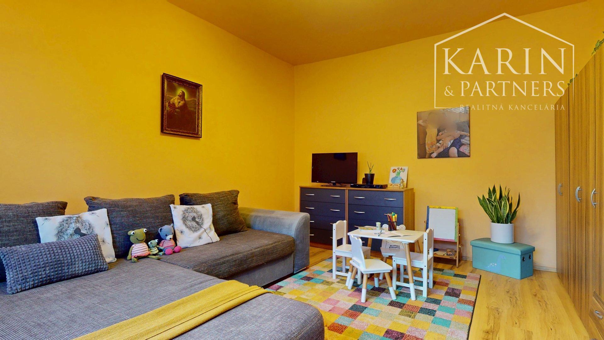 ZREKONŠTRUOVANÝ A ZARIADENÝ RODINNÝ DOM V KRÁĽOVEJ