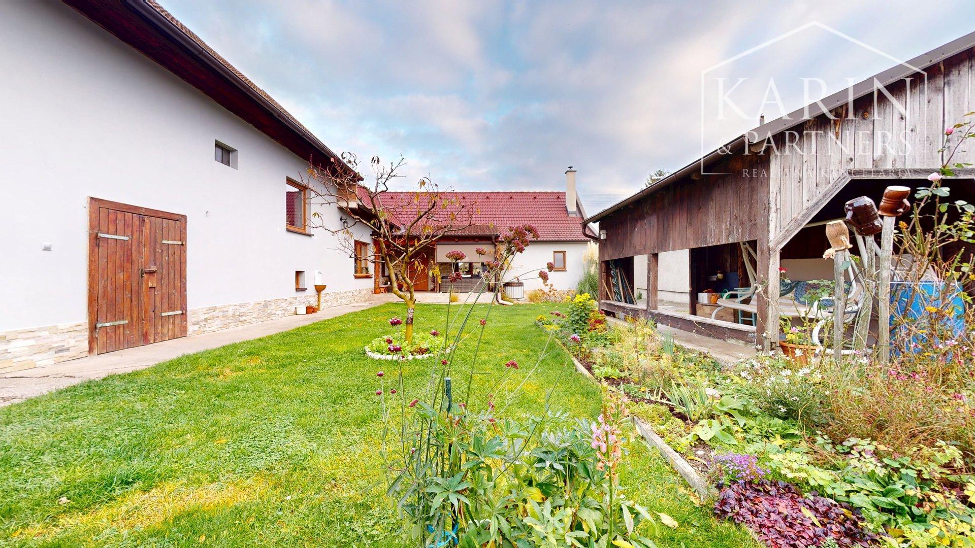 ZREKONŠTRUOVANÝ A ZARIADENÝ RODINNÝ DOM V KRÁĽOVEJ