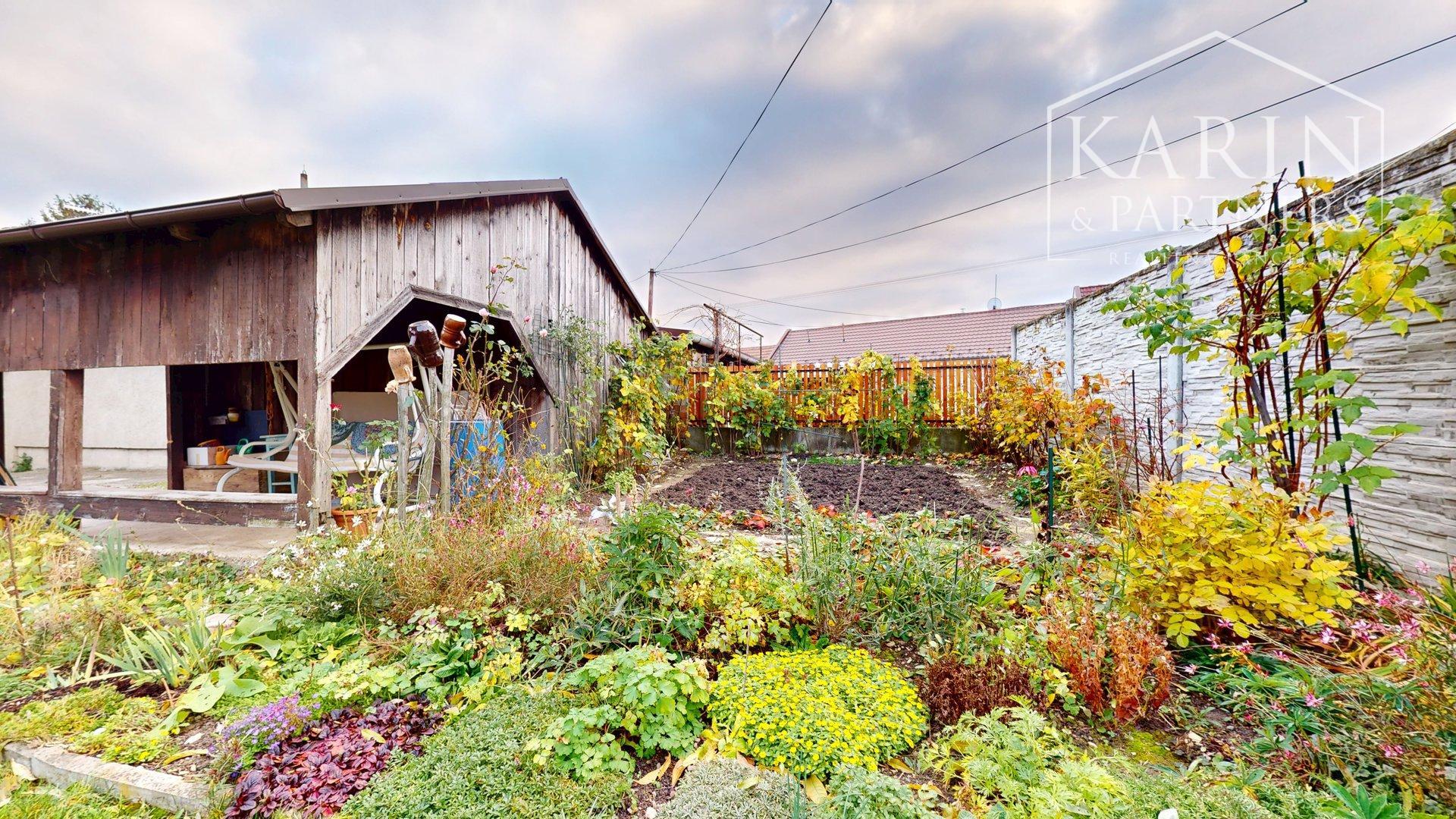 ZREKONŠTRUOVANÝ A ZARIADENÝ RODINNÝ DOM V KRÁĽOVEJ