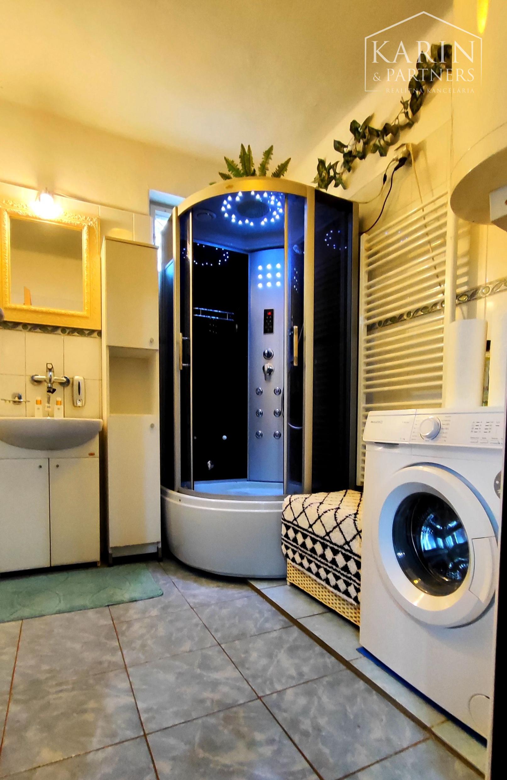 EXKLUZÍVNE na PREDAJ: Rodinný dom 4izbový s garážou, Palárikovo