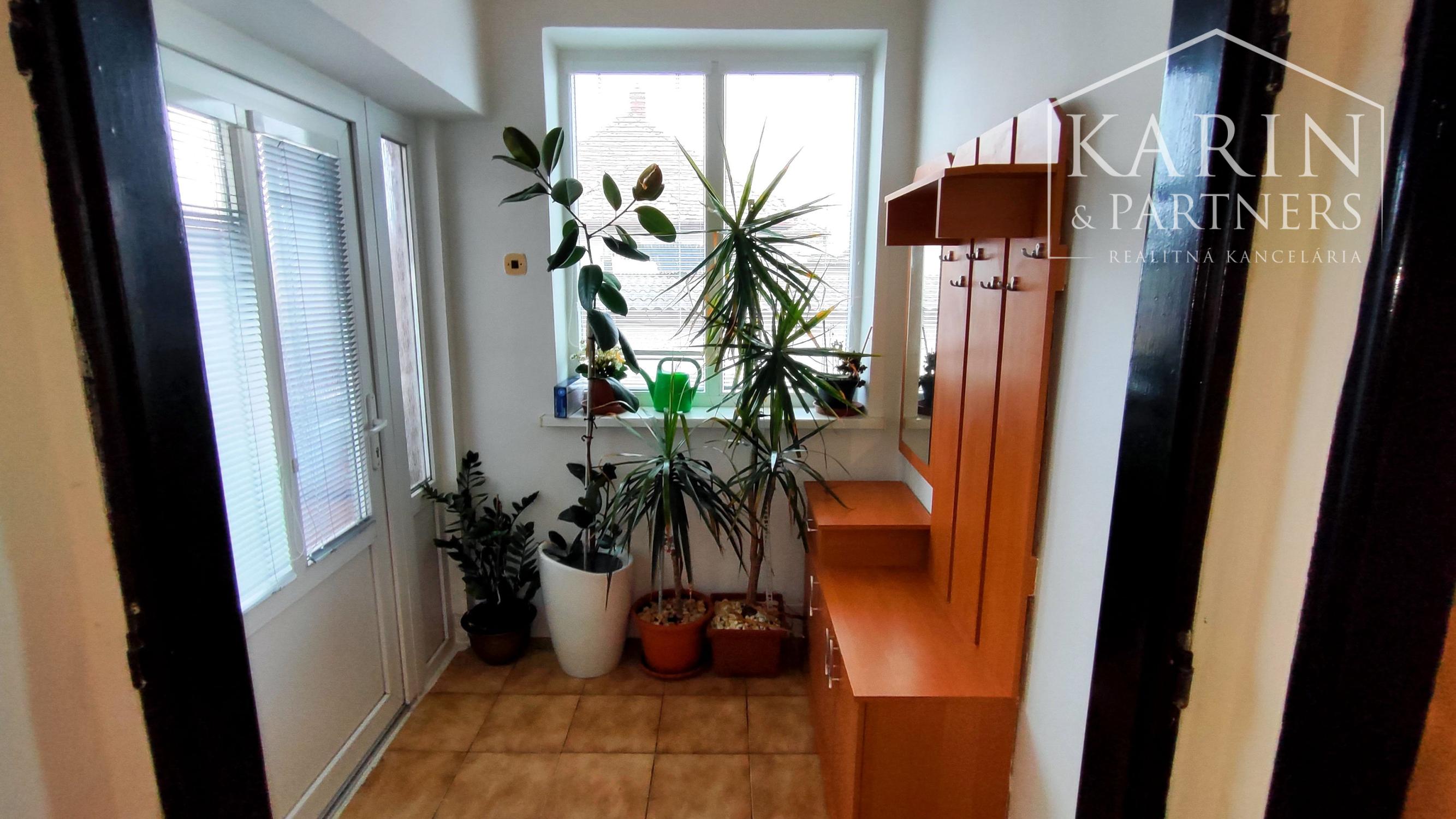 EXKLUZÍVNE na PREDAJ: Rodinný dom 4izbový s garážou, Palárikovo