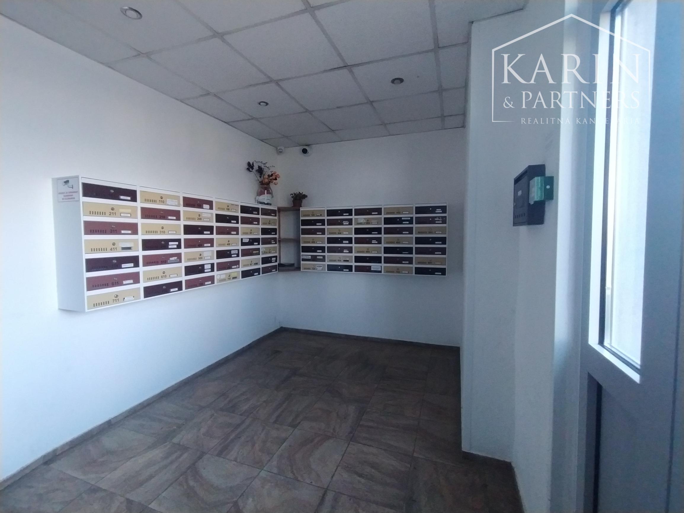 Garsónka! 38,44 m2 s loggiou a pivničnou kobkou, ul. Jána Jonáša, Devínska Nová Ves, BA IV.