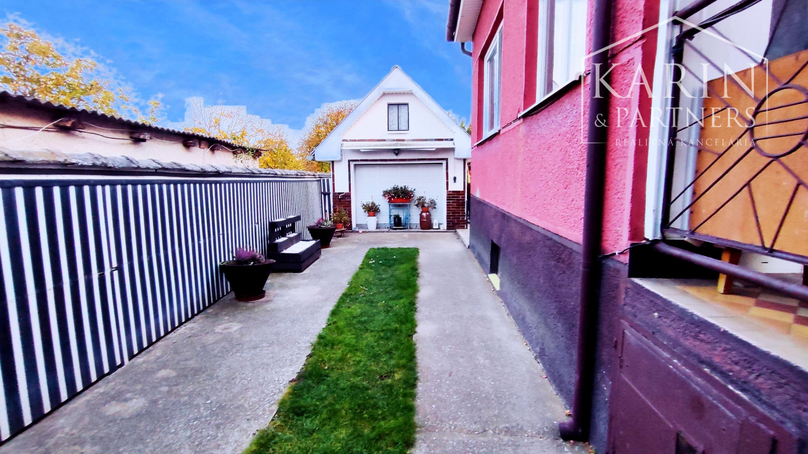 EXKLUZÍVNE na PREDAJ: Rodinný dom 4izbový s garážou, Palárikovo