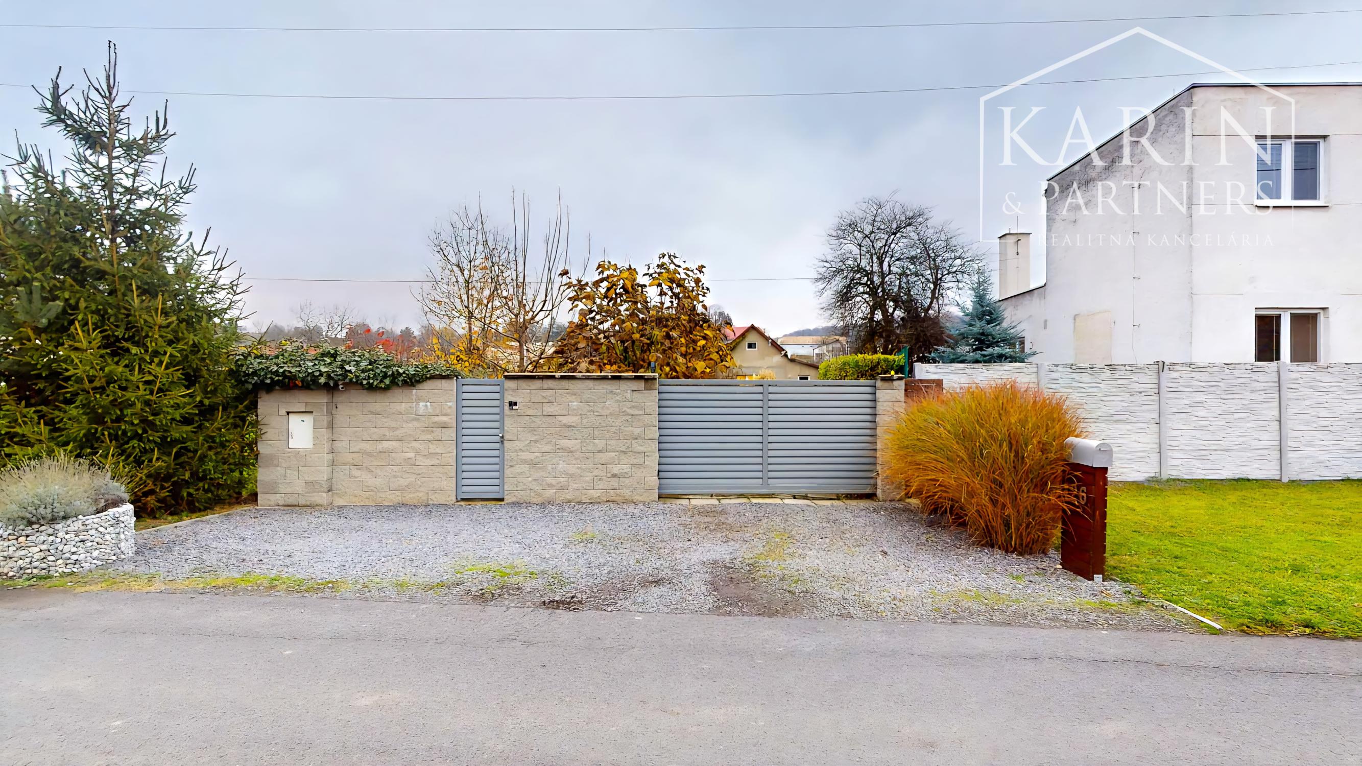 EXKLUZÍVNY, KOMPLETNE ZREKONŠTRUOVANÝ DOM S BAZÉNOM A LETNOU KUCHYŇOU