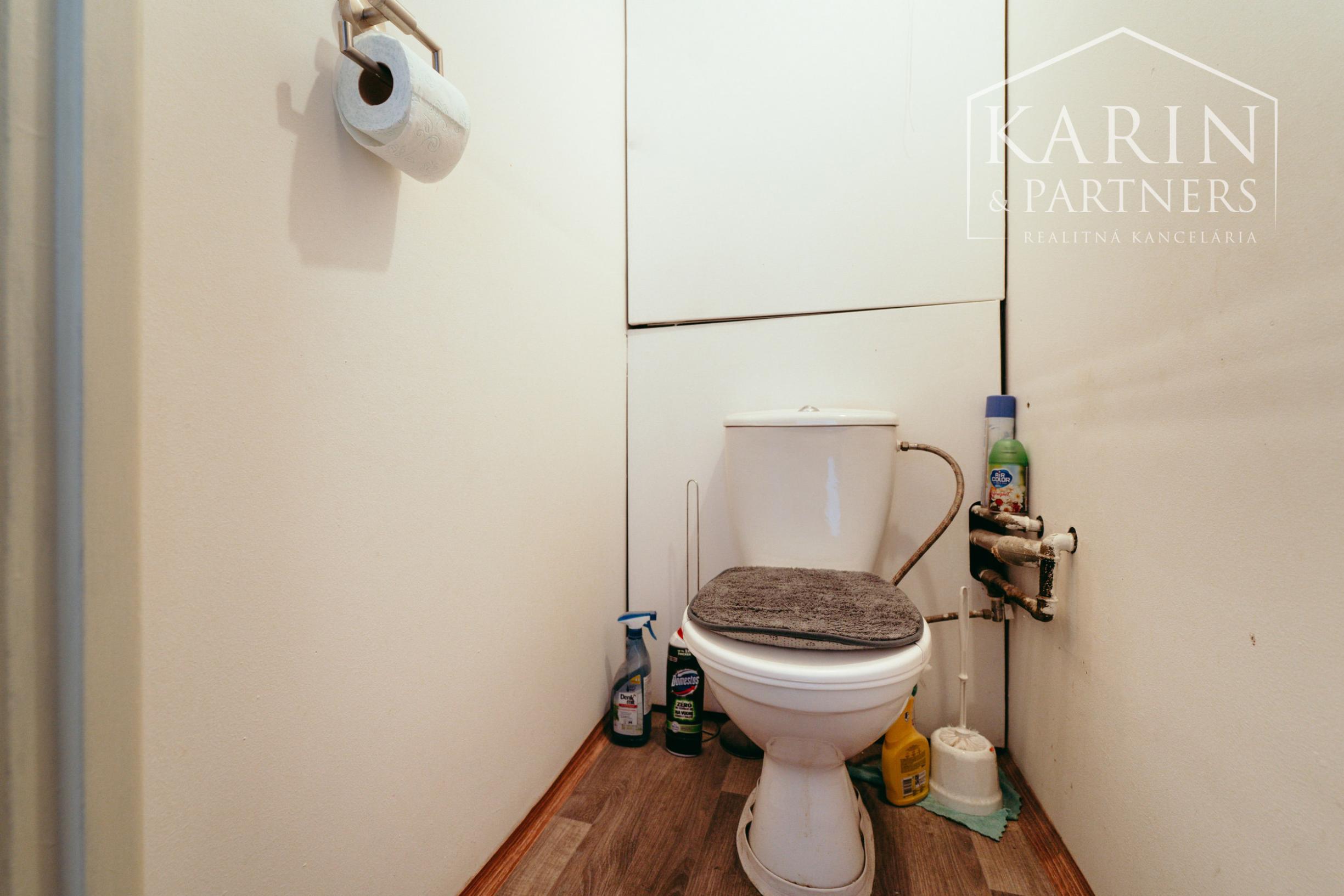 3i byt s dvoma balkónmi v blízkosti centra mesta Senica