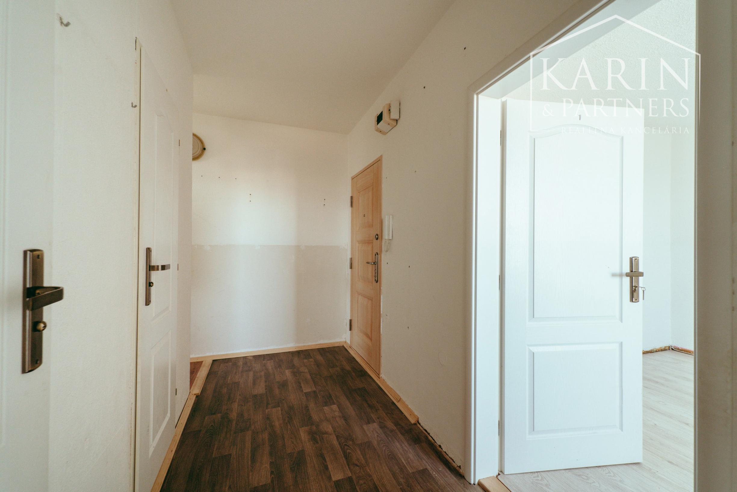 3i byt s dvoma balkónmi v blízkosti centra mesta Senica