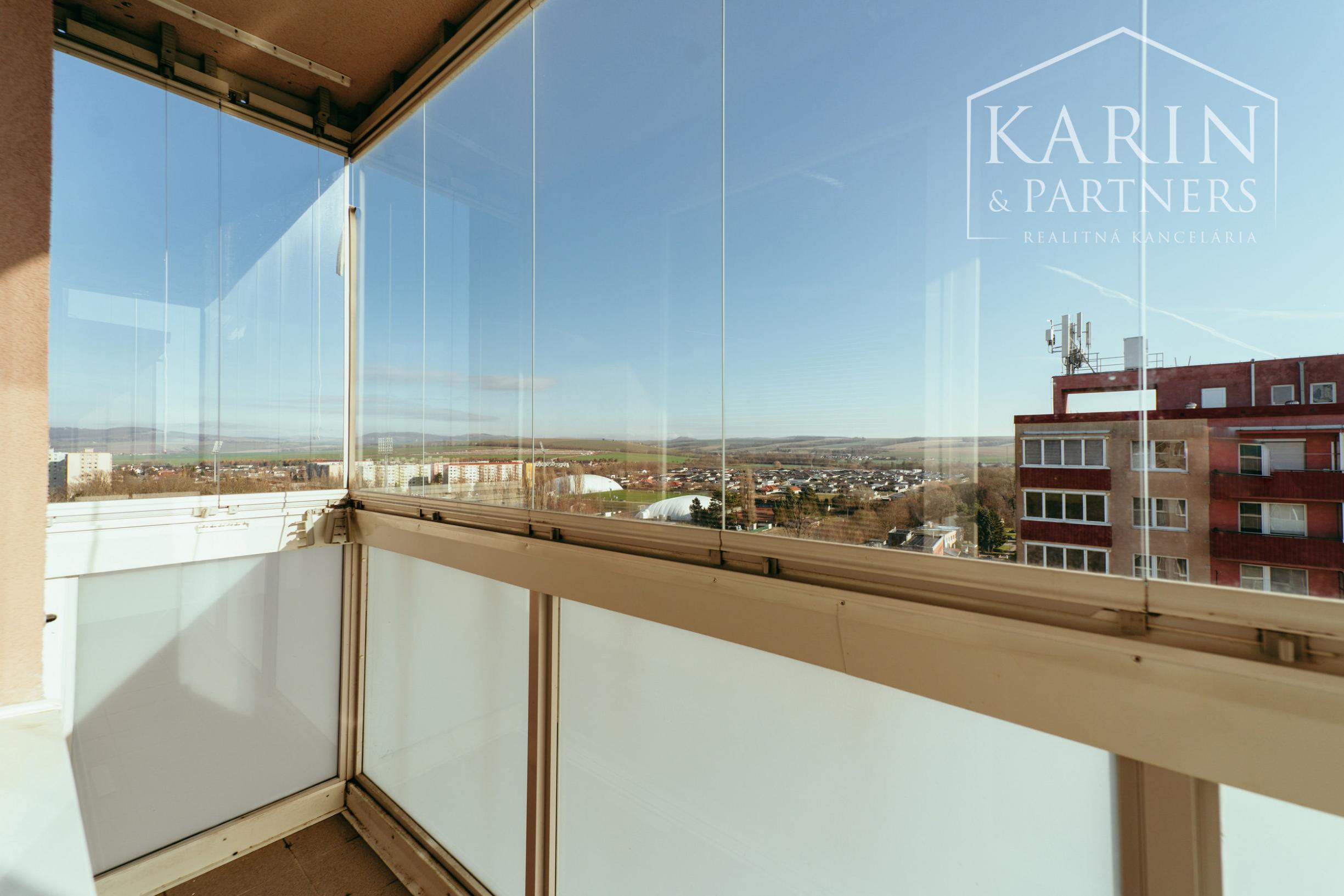 3i byt s dvoma balkónmi v blízkosti centra mesta Senica