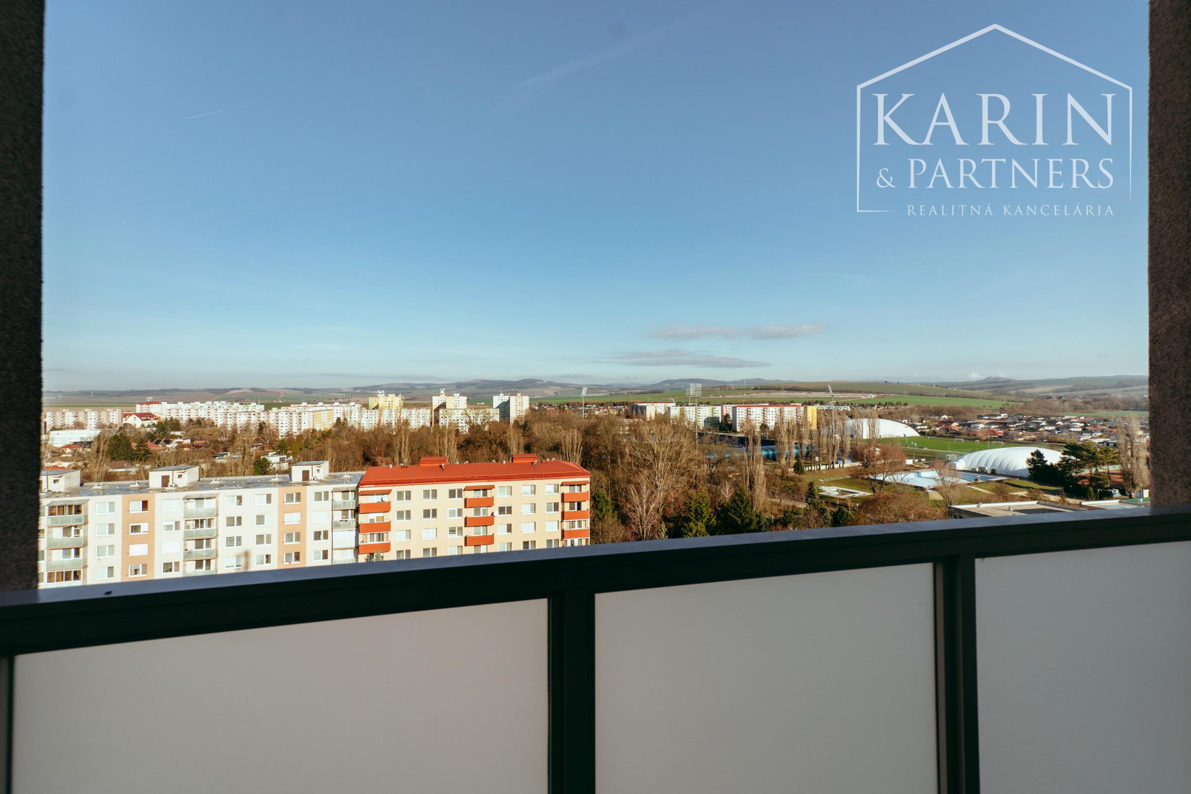 3i byt s dvoma balkónmi v blízkosti centra mesta Senica