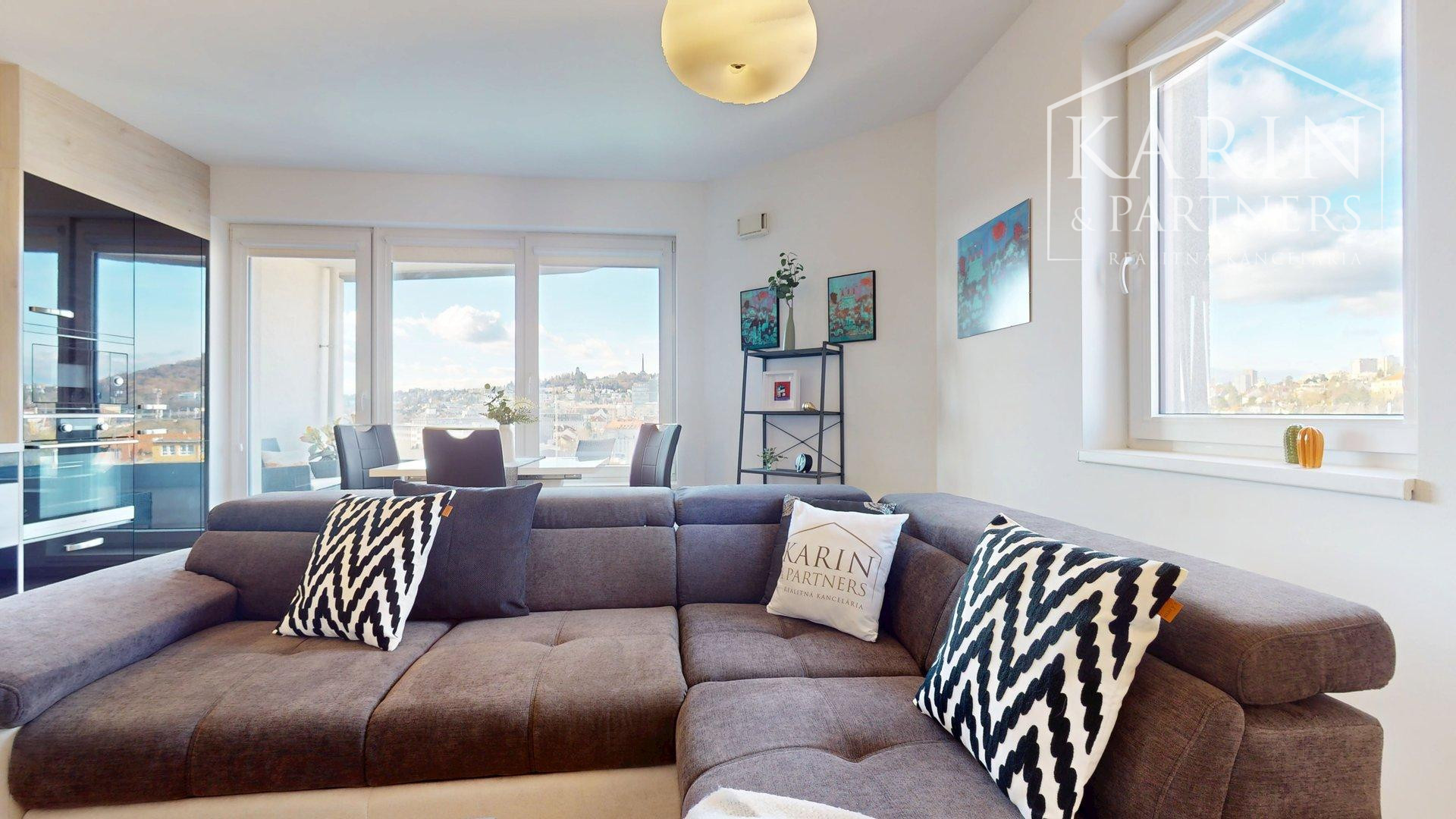 KOMPLETNE VKUSNE A KVALITNE ZARIADENÝ 2I BYT S LODŽIOU A GARÁŽOVÝM STOJISKOM