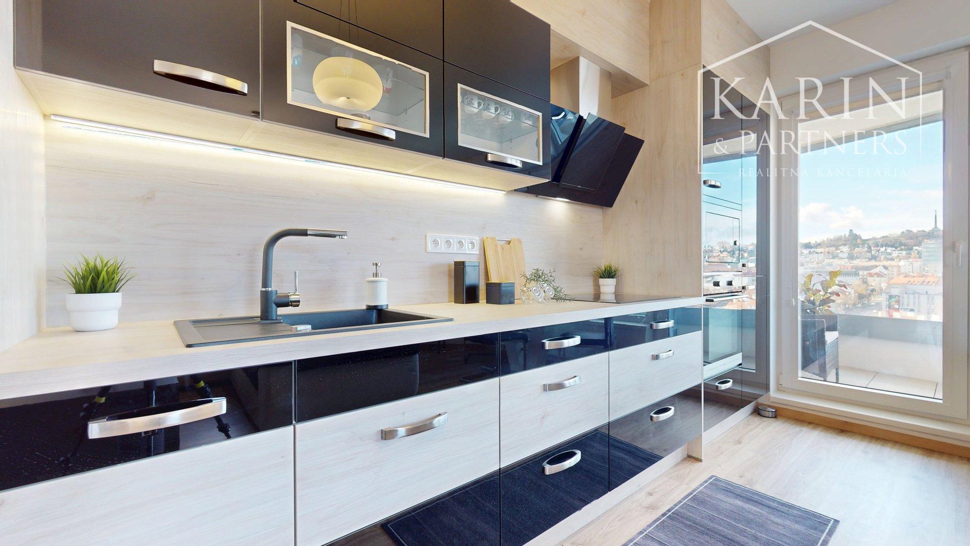 KOMPLETNE VKUSNE A KVALITNE ZARIADENÝ 2I BYT S LODŽIOU A GARÁŽOVÝM STOJISKOM