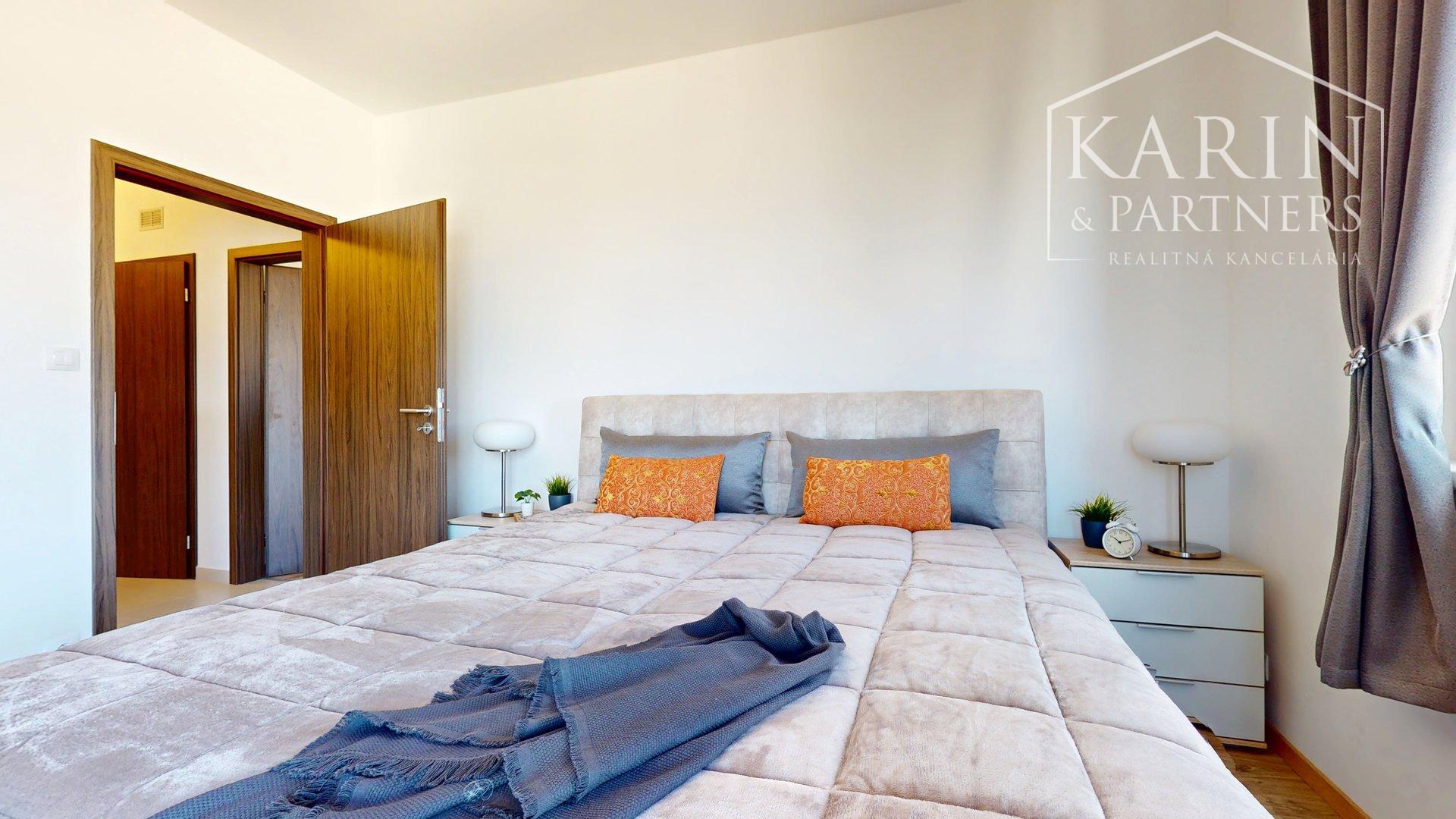 KOMPLETNE VKUSNE A KVALITNE ZARIADENÝ 2I BYT S LODŽIOU A GARÁŽOVÝM STOJISKOM