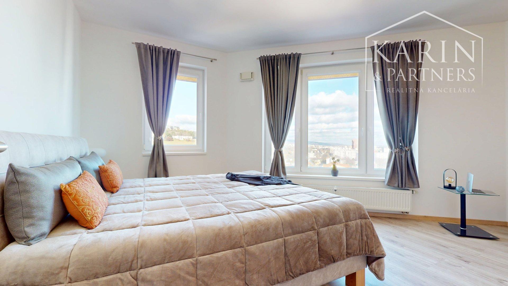 KOMPLETNE VKUSNE A KVALITNE ZARIADENÝ 2I BYT S LODŽIOU A GARÁŽOVÝM STOJISKOM