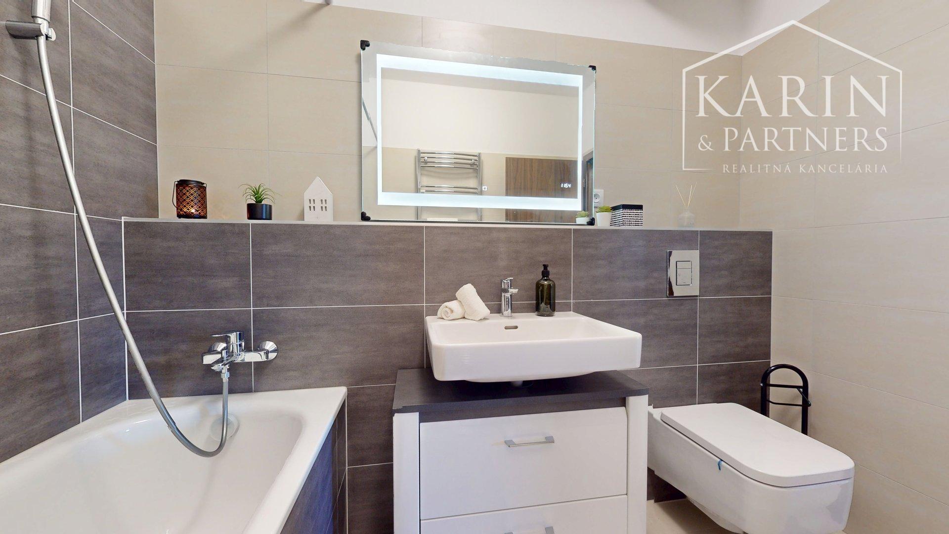 KOMPLETNE VKUSNE A KVALITNE ZARIADENÝ 2I BYT S LODŽIOU A GARÁŽOVÝM STOJISKOM