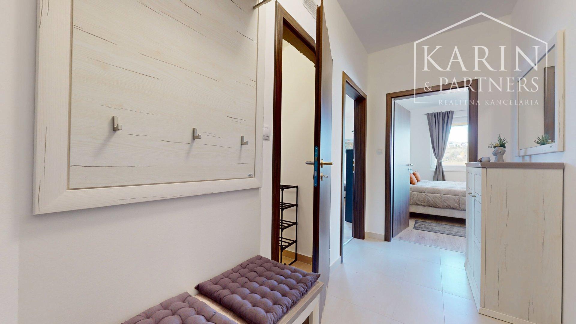 KOMPLETNE VKUSNE A KVALITNE ZARIADENÝ 2I BYT S LODŽIOU A GARÁŽOVÝM STOJISKOM