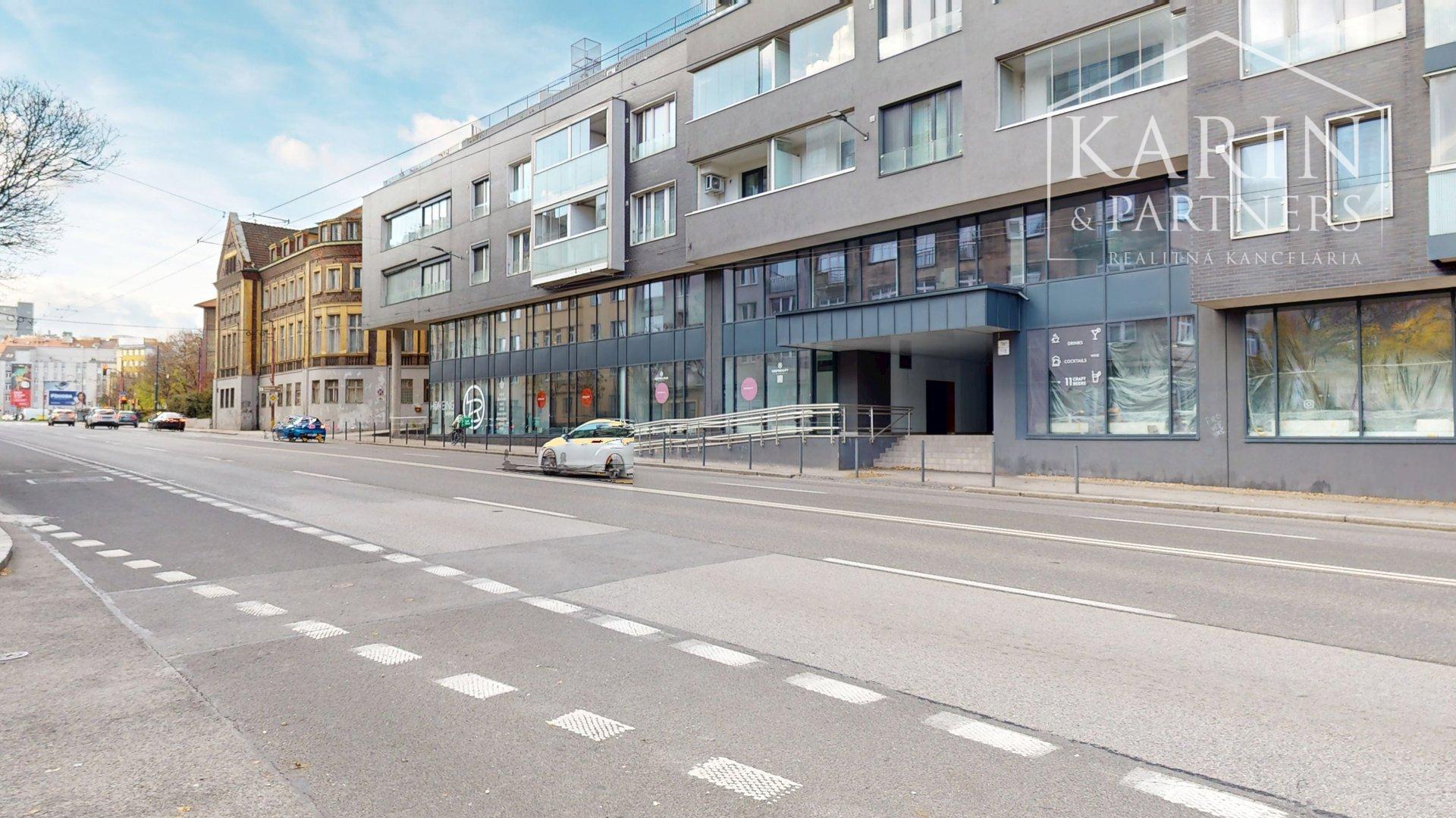 KOMPLETNE VKUSNE A KVALITNE ZARIADENÝ 2I BYT S LODŽIOU A GARÁŽOVÝM STOJISKOM