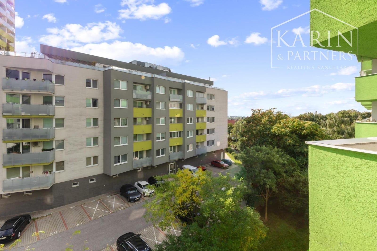 1-IZBOVÝ BYT S PRIESTRANNÝM BALKÓNOM | KLIMATIZACIA | PARKING | RAČA - RUSTAVELIHO