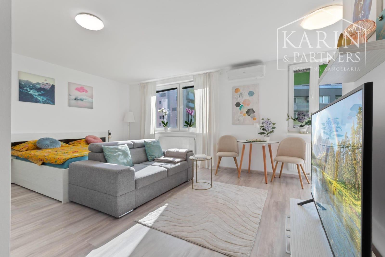 1-IZBOVÝ BYT S PRIESTRANNÝM BALKÓNOM | KLIMATIZACIA | PARKING | RAČA - RUSTAVELIHO