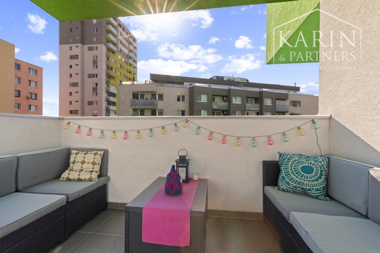 1-IZBOVÝ BYT S PRIESTRANNÝM BALKÓNOM | KLIMATIZACIA | PARKING | RAČA - RUSTAVELIHO