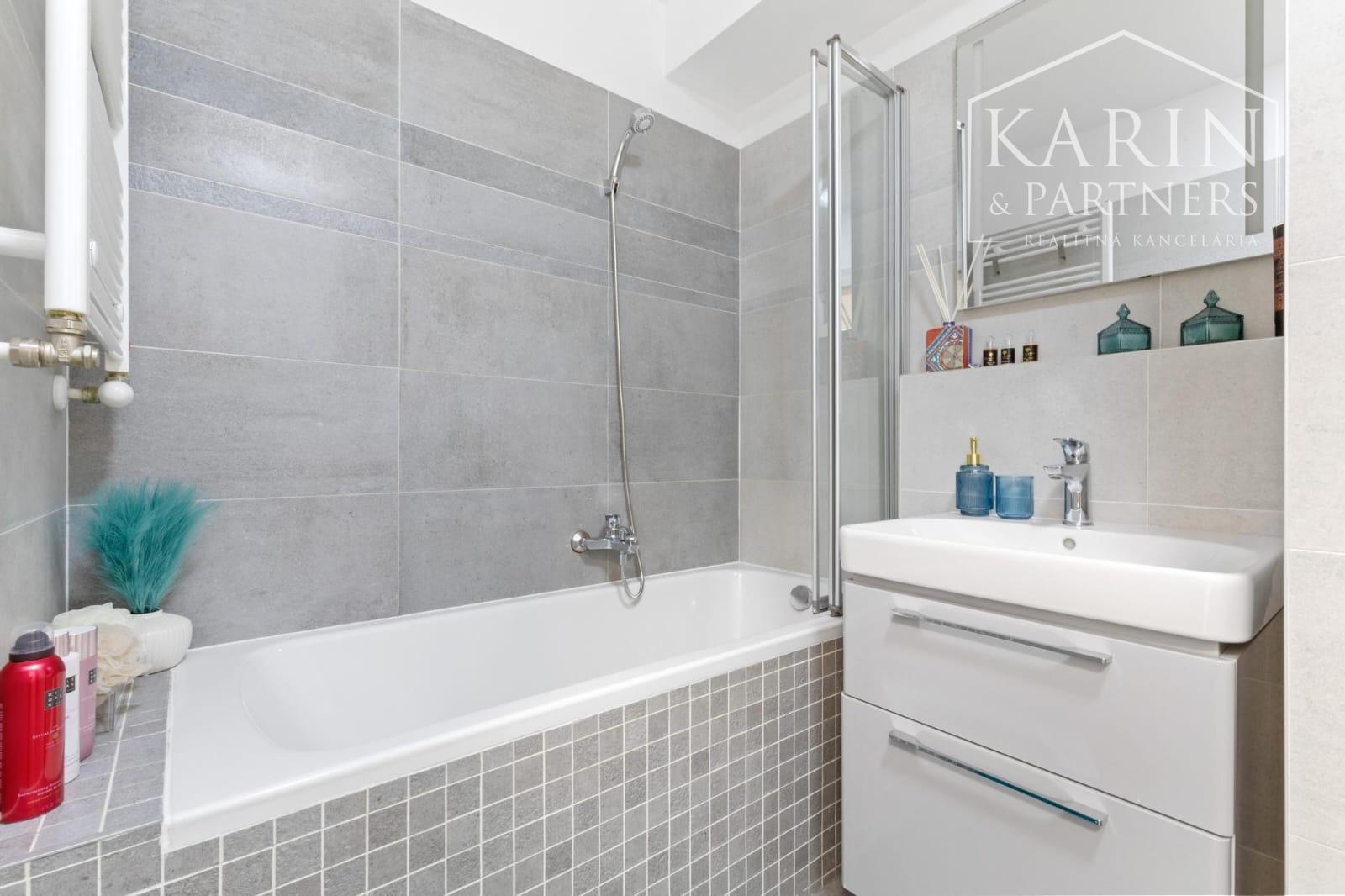 1-IZBOVÝ BYT S PRIESTRANNÝM BALKÓNOM | KLIMATIZACIA | PARKING | RAČA - RUSTAVELIHO